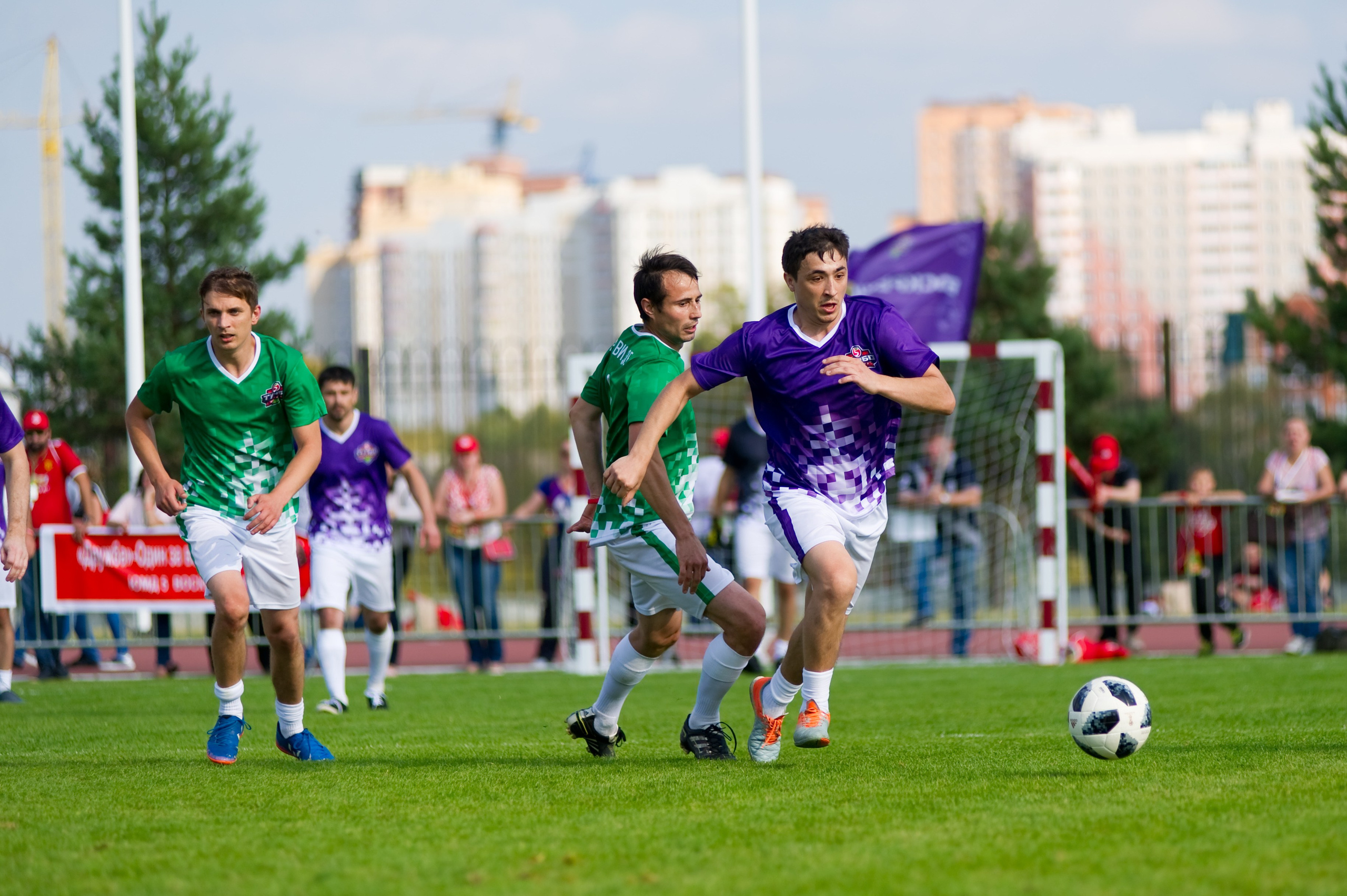 Турбофутбол (корпоративное соревнование «Пятерочки»). Репортажный фотограф и видеограф Слава Думчев. Тимбилдинги, отчетники, корпоративы