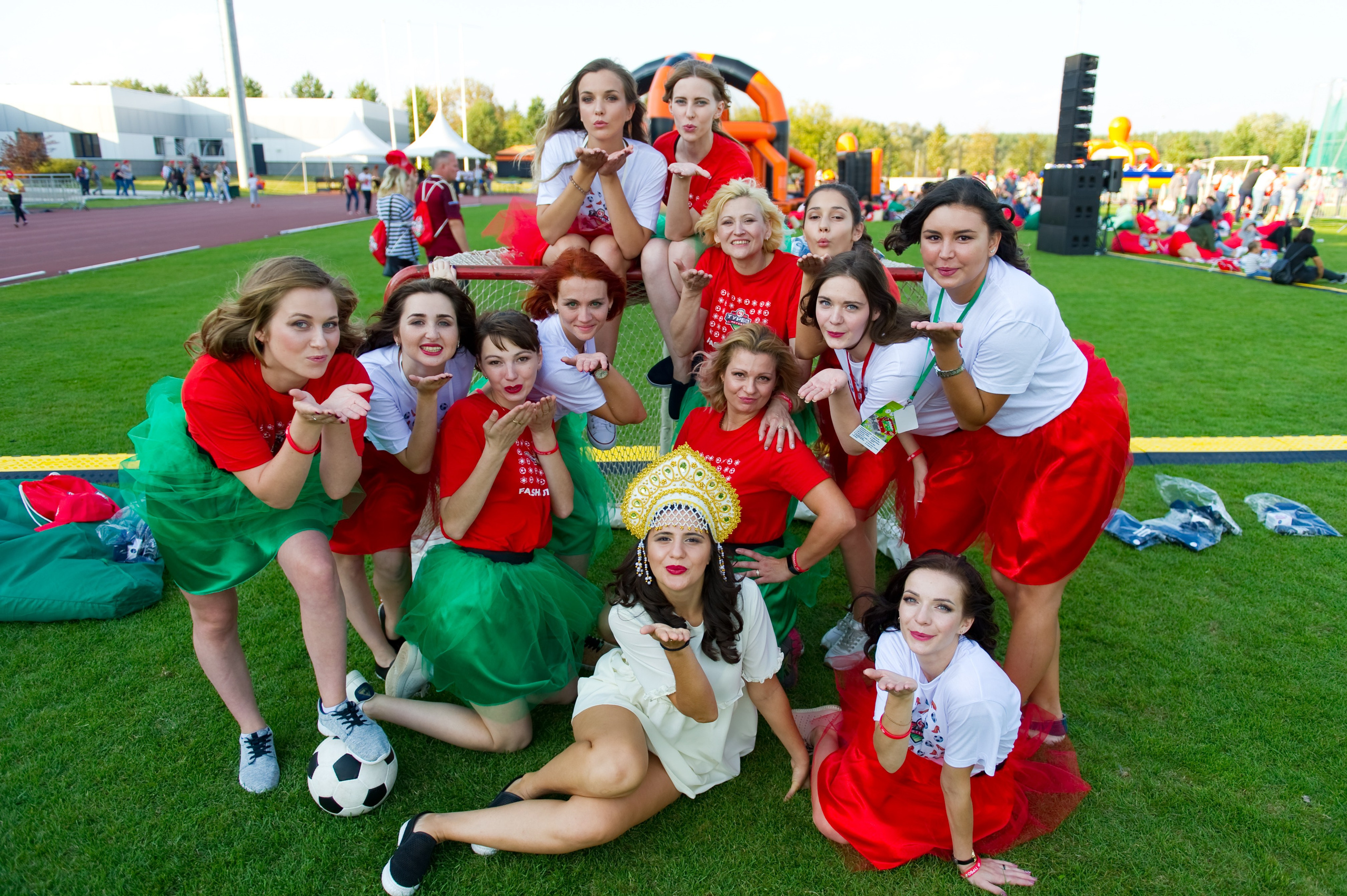 Турбофутбол (корпоративное соревнование «Пятерочки»). Репортажный фотограф и видеограф Слава Думчев. Тимбилдинги, отчетники, корпоративы