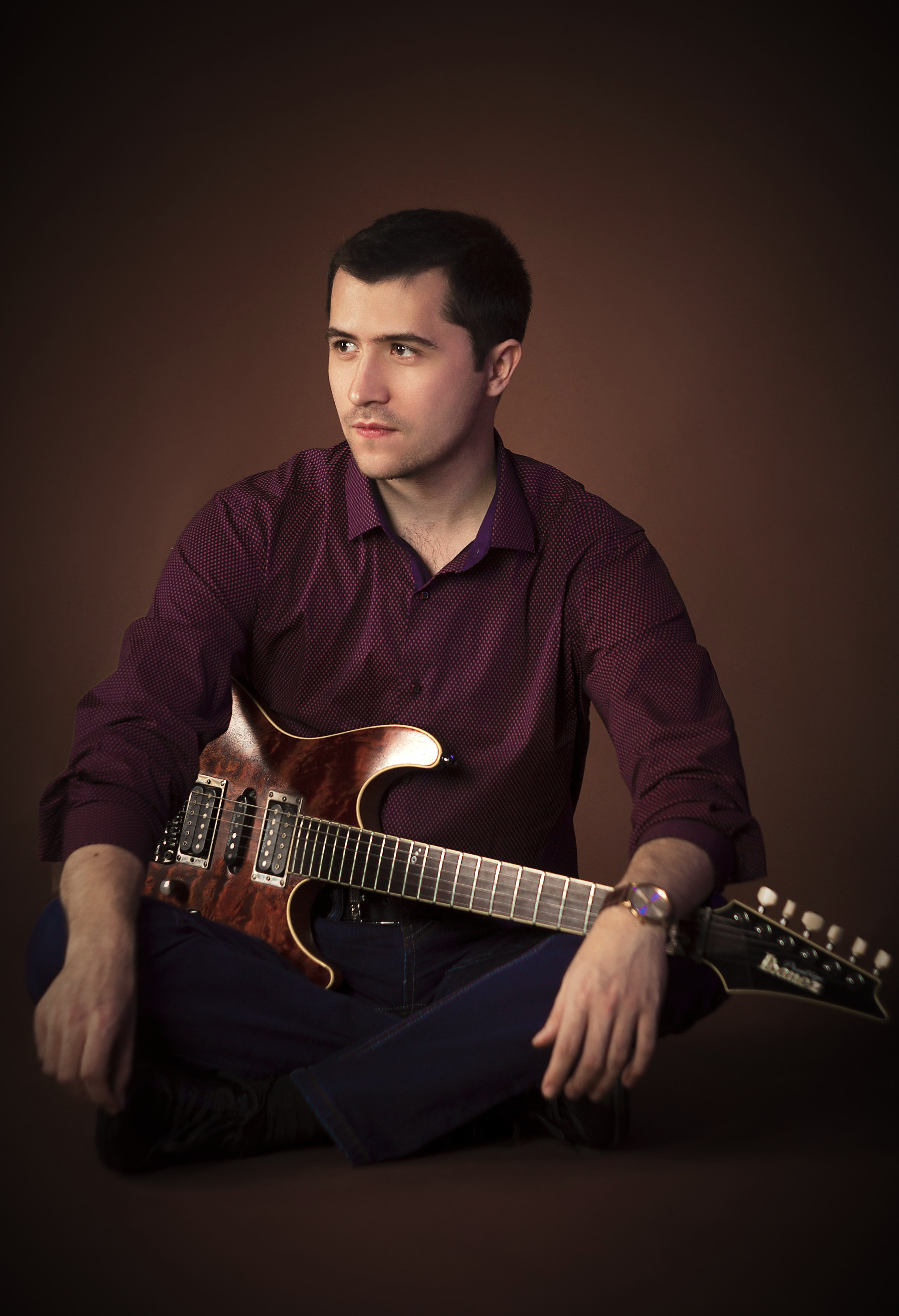 Мужской портрет с гитарой. Фотограф Наталья Матвеева