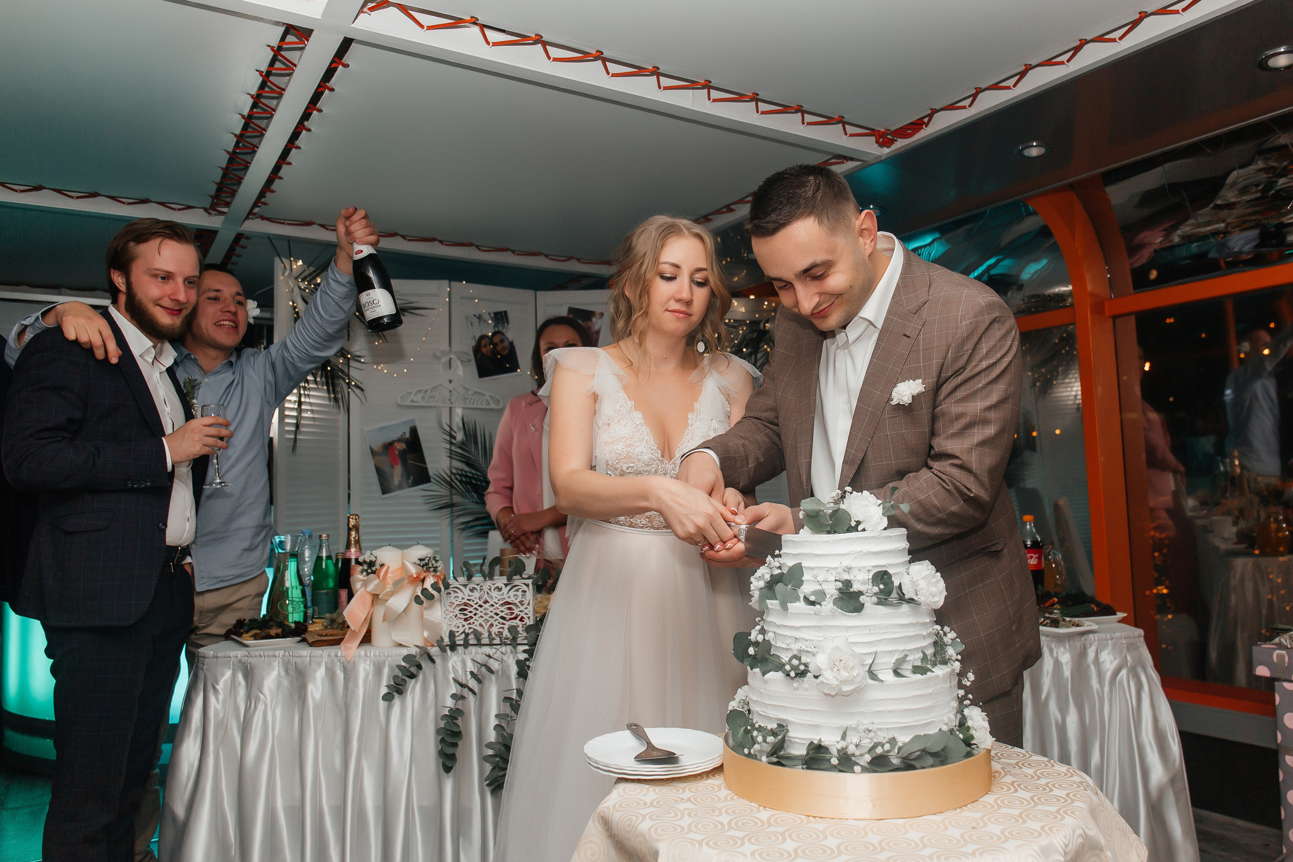 Свадебная фотосессия в отеле и вечеринка на теплоходе. Фото Радости. Свадебный и семейный фотограф в Москве Юлия Самойлова