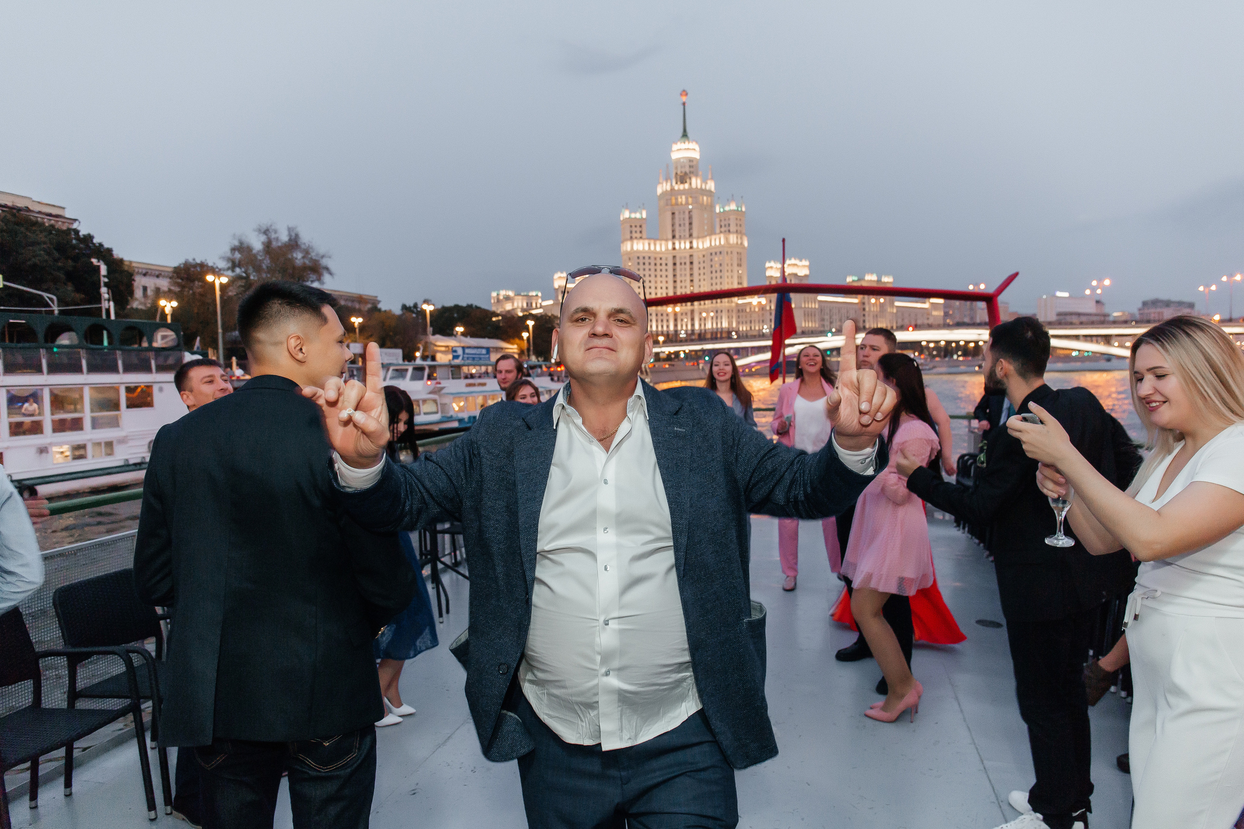 Свадебная фотосессия в отеле и вечеринка на теплоходе. Фото Радости. Свадебный и семейный фотограф в Москве Юлия Самойлова