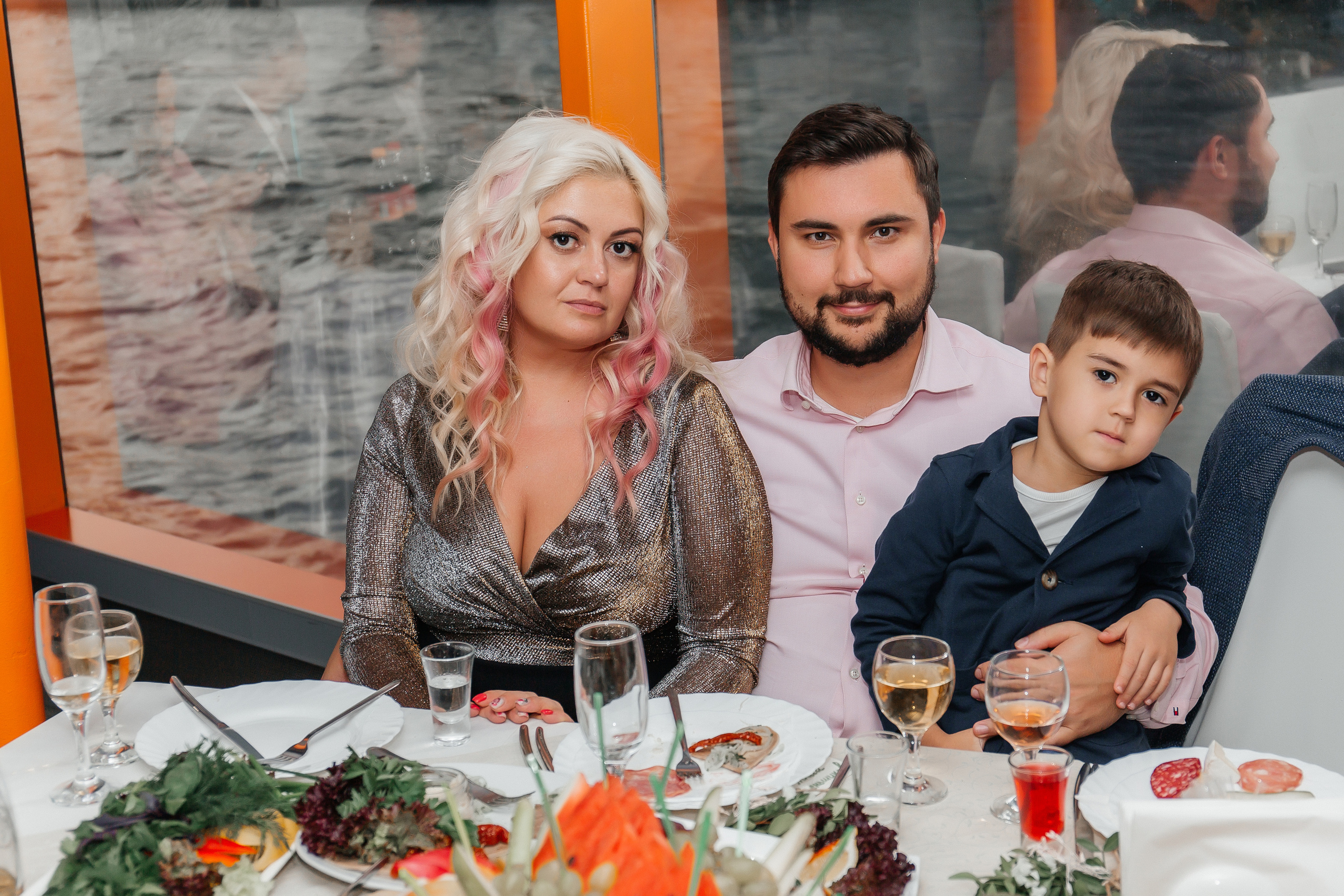 Свадебная фотосессия в отеле и вечеринка на теплоходе. Фото Радости. Свадебный и семейный фотограф в Москве Юлия Самойлова