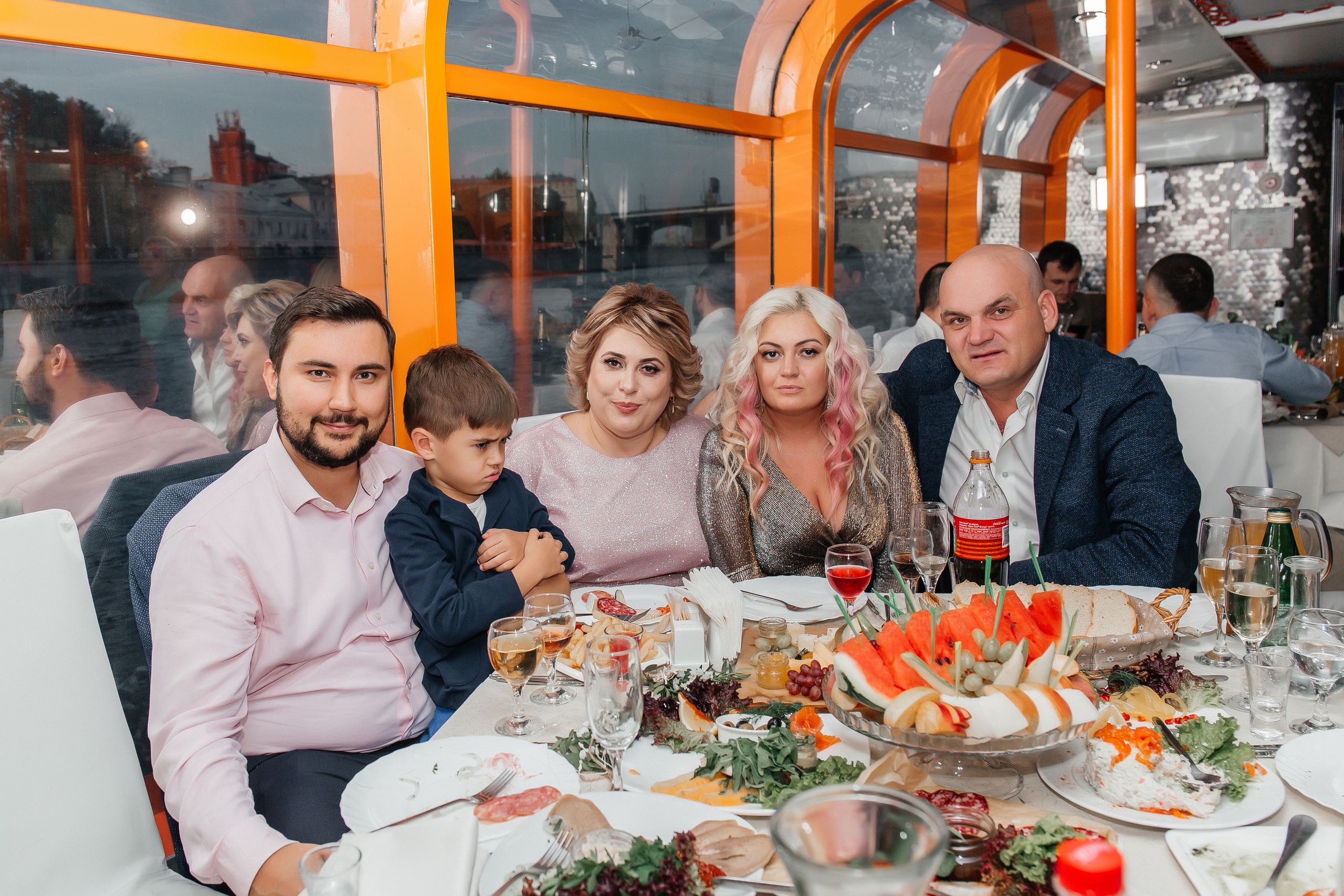 Свадебная фотосессия в отеле и вечеринка на теплоходе. Фото Радости. Свадебный и семейный фотограф в Москве Юлия Самойлова