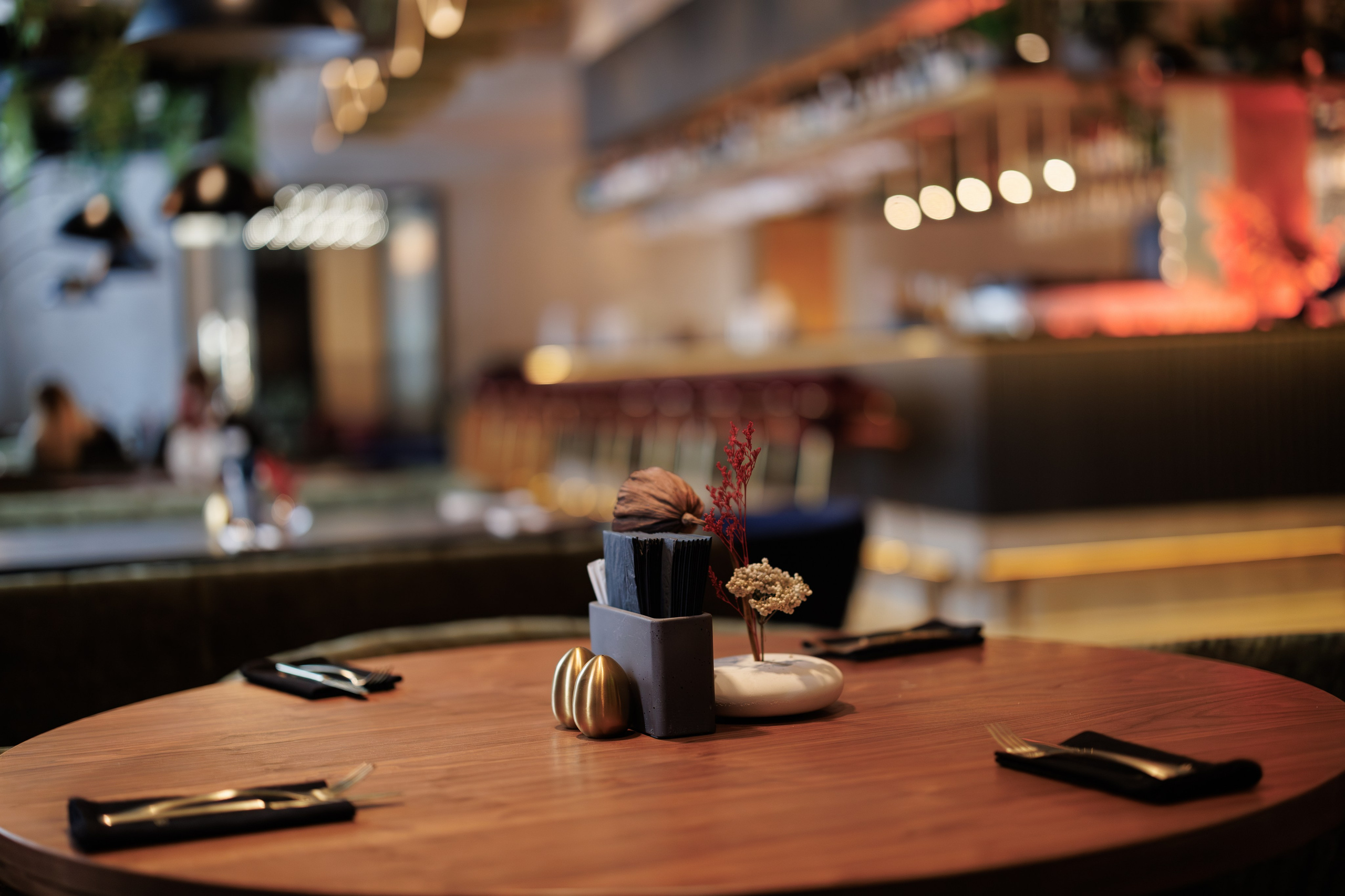 Фотограф для интерьерной съемки ресторана. Контент для бизнеса в Екатеринбурге Полдень Медиа