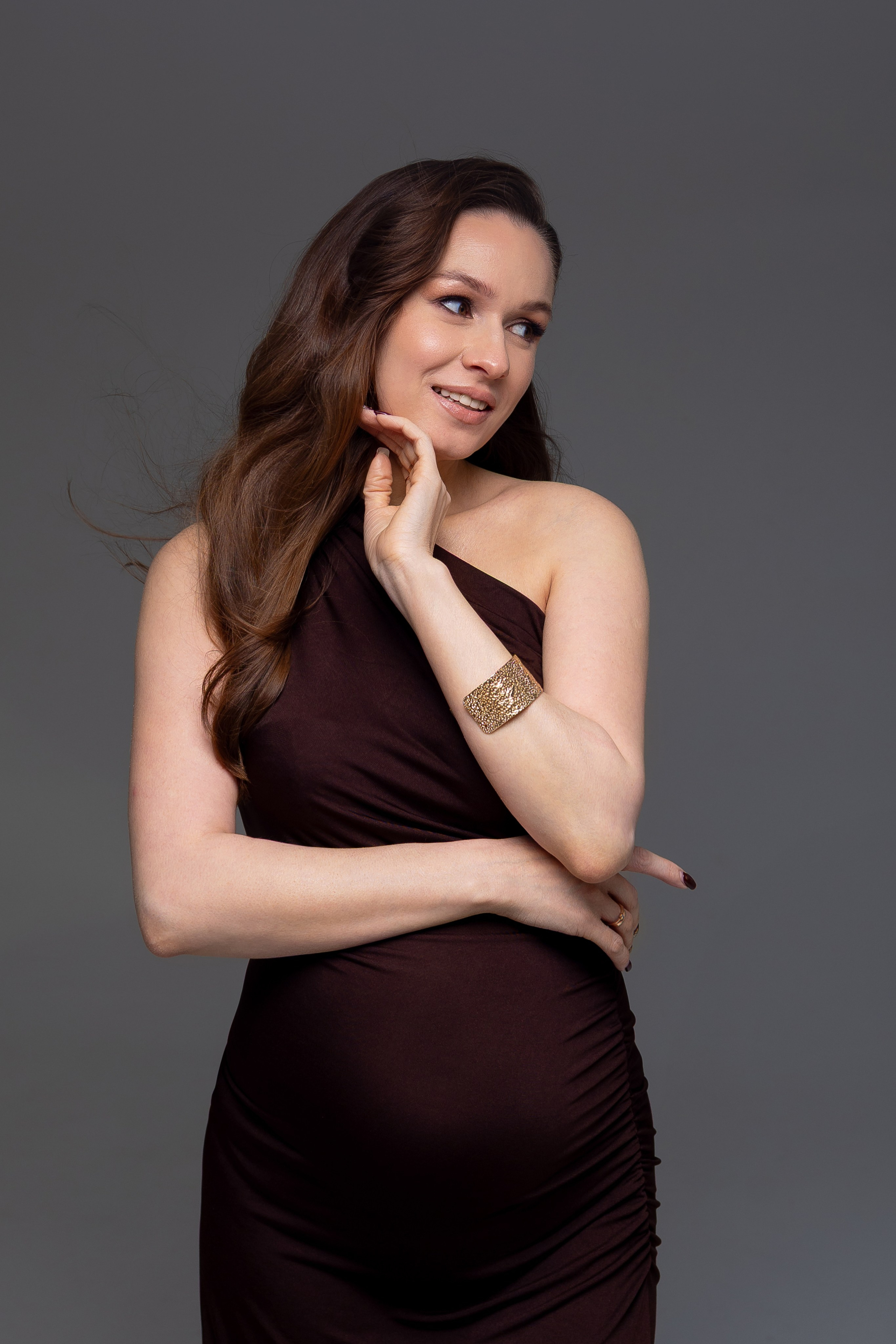 Вероника, классическая портретная фотосессия беременности в студии. Семейный фотограф в Москве Марина Петра