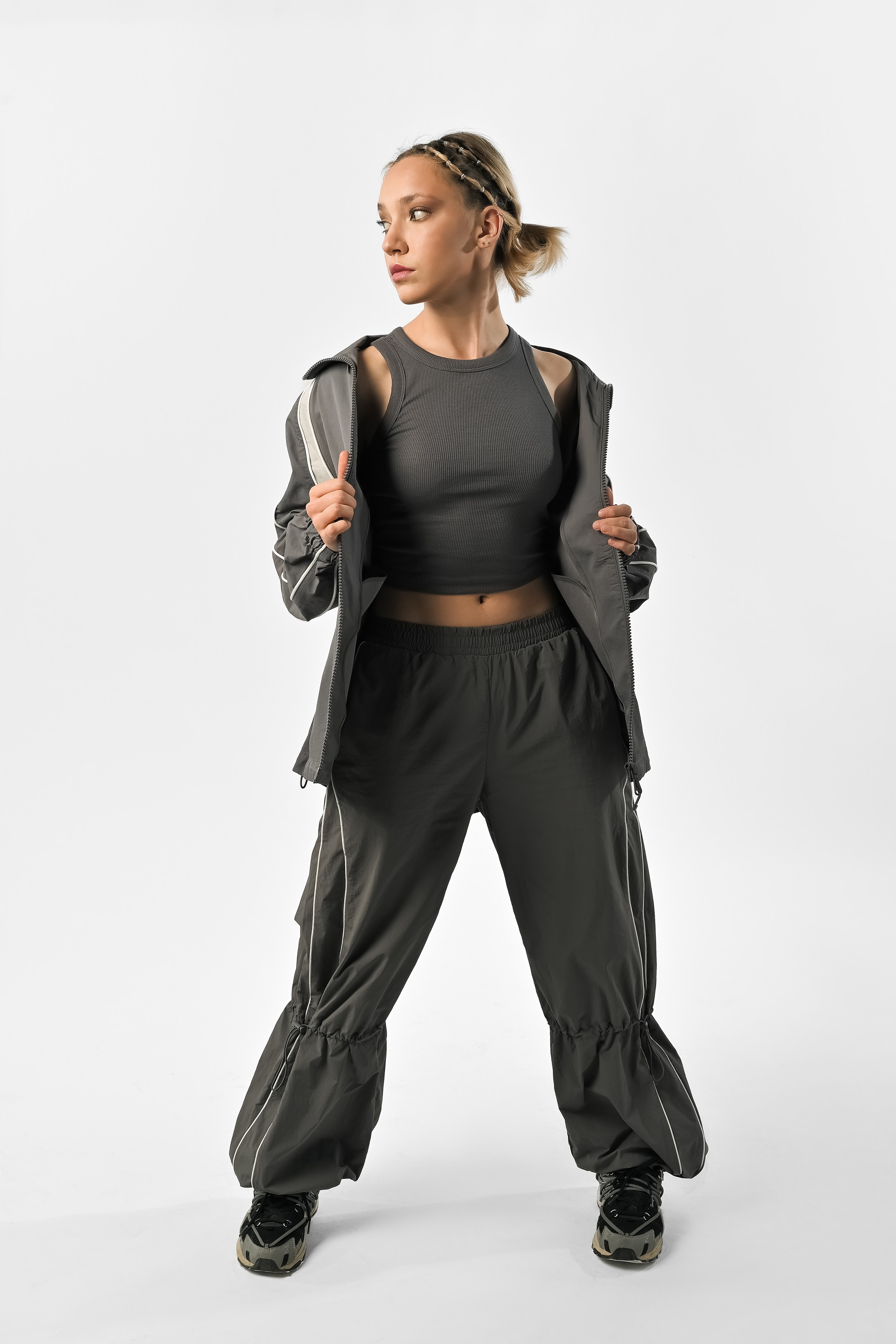 Профессиональная студийная фотосессия для бренда одежды