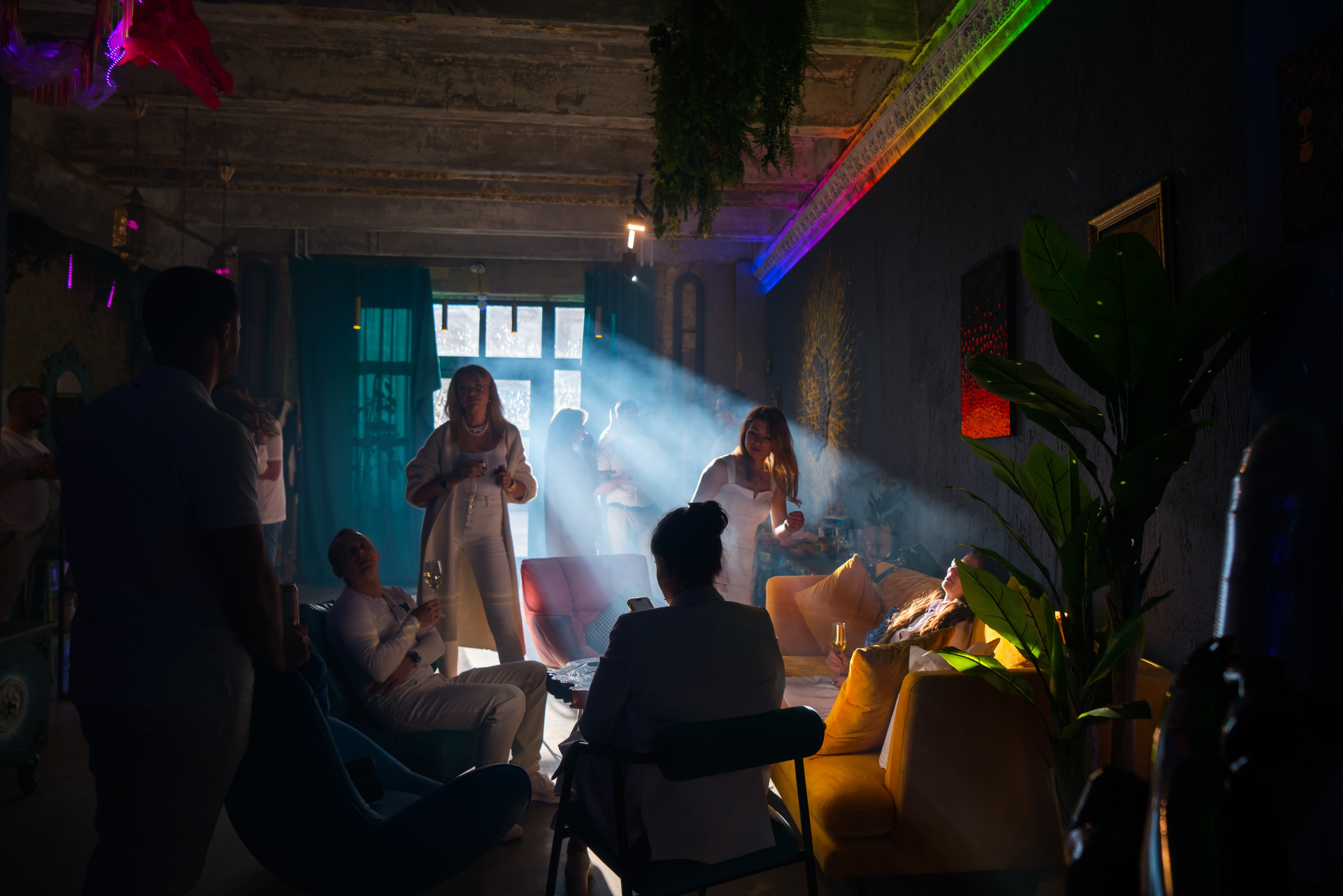 Атмосферный день рождения на закате в Севкабель лофт. Свадебный, семейный и контент фотограф в Санкт- Петербурге Елена Грие