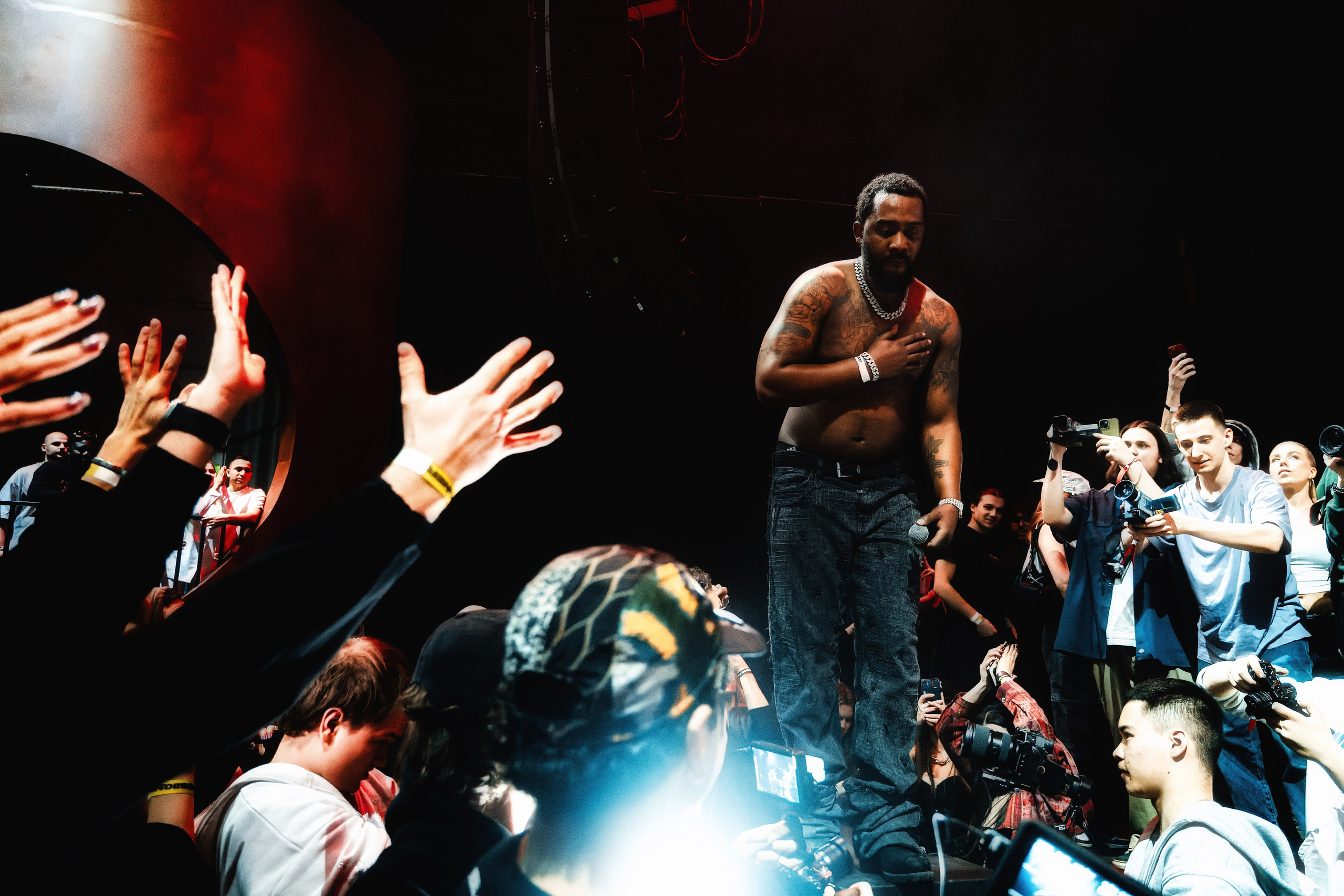 AVG x Desiigner в Tau 21.02.2025. Репортажный фотограф и видеограф в Москве