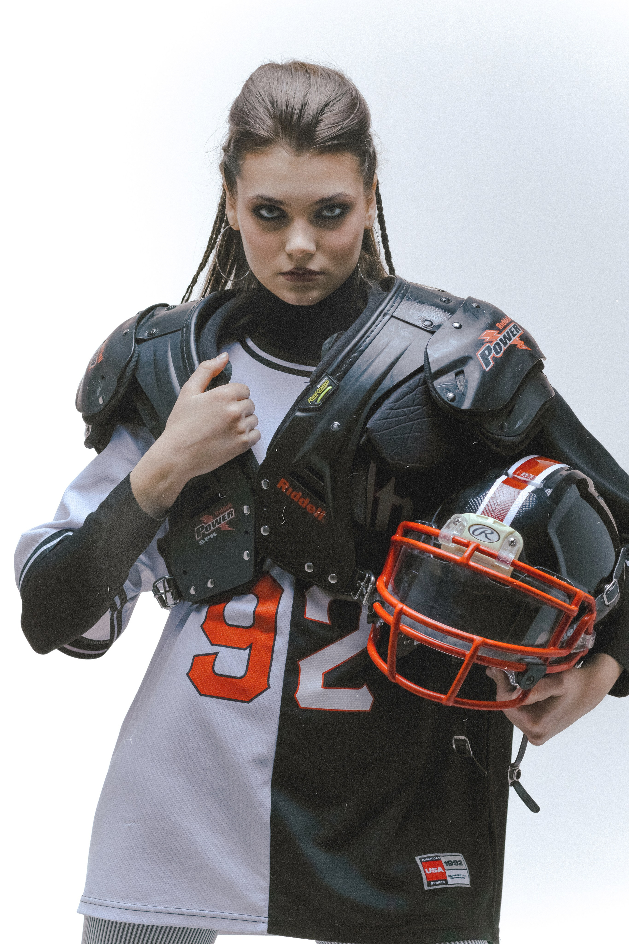 американский футбол, спортшик, фотосессия творческая, студийный свет, женская фотосессия