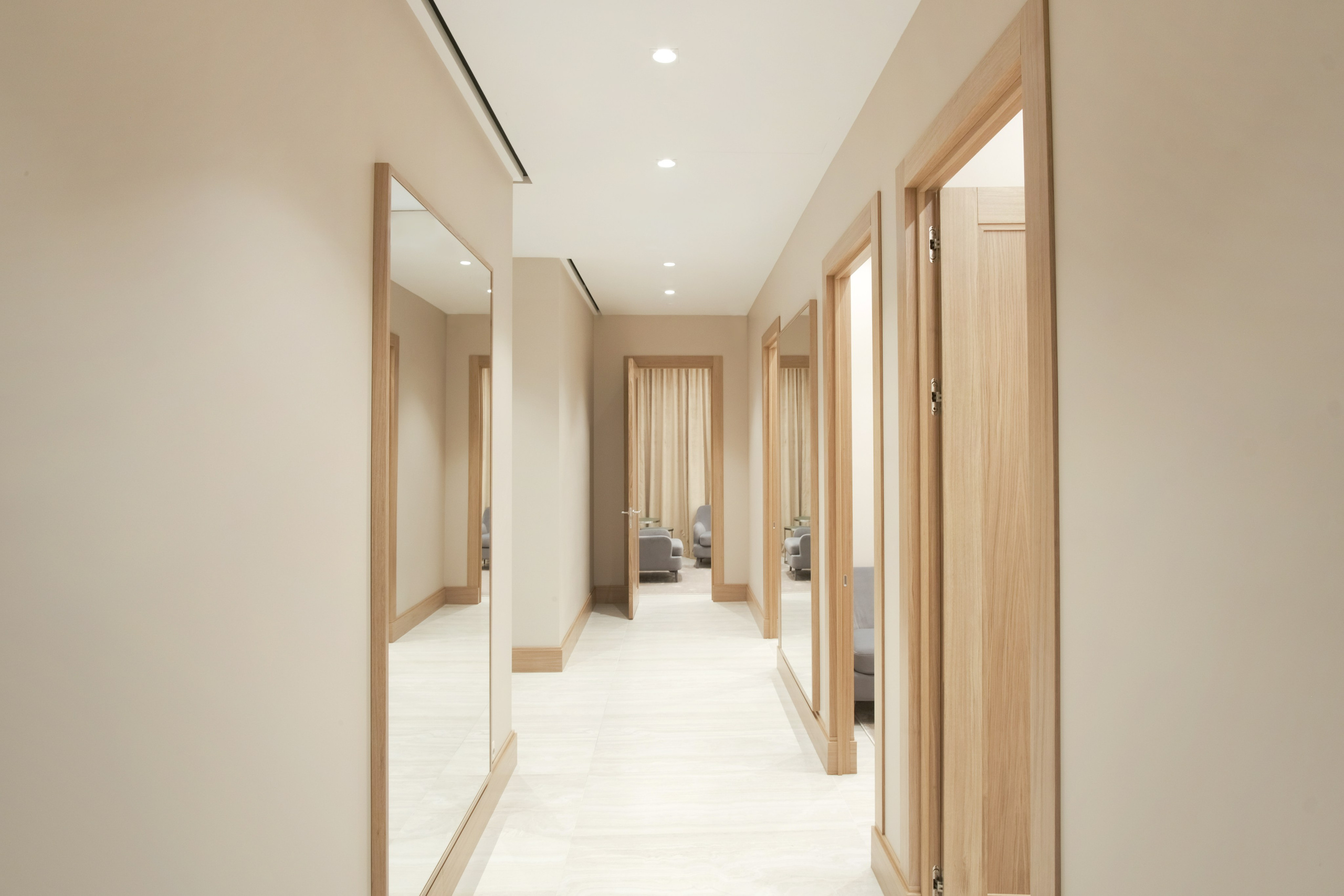 Фотография интерьера  бутика одежды 