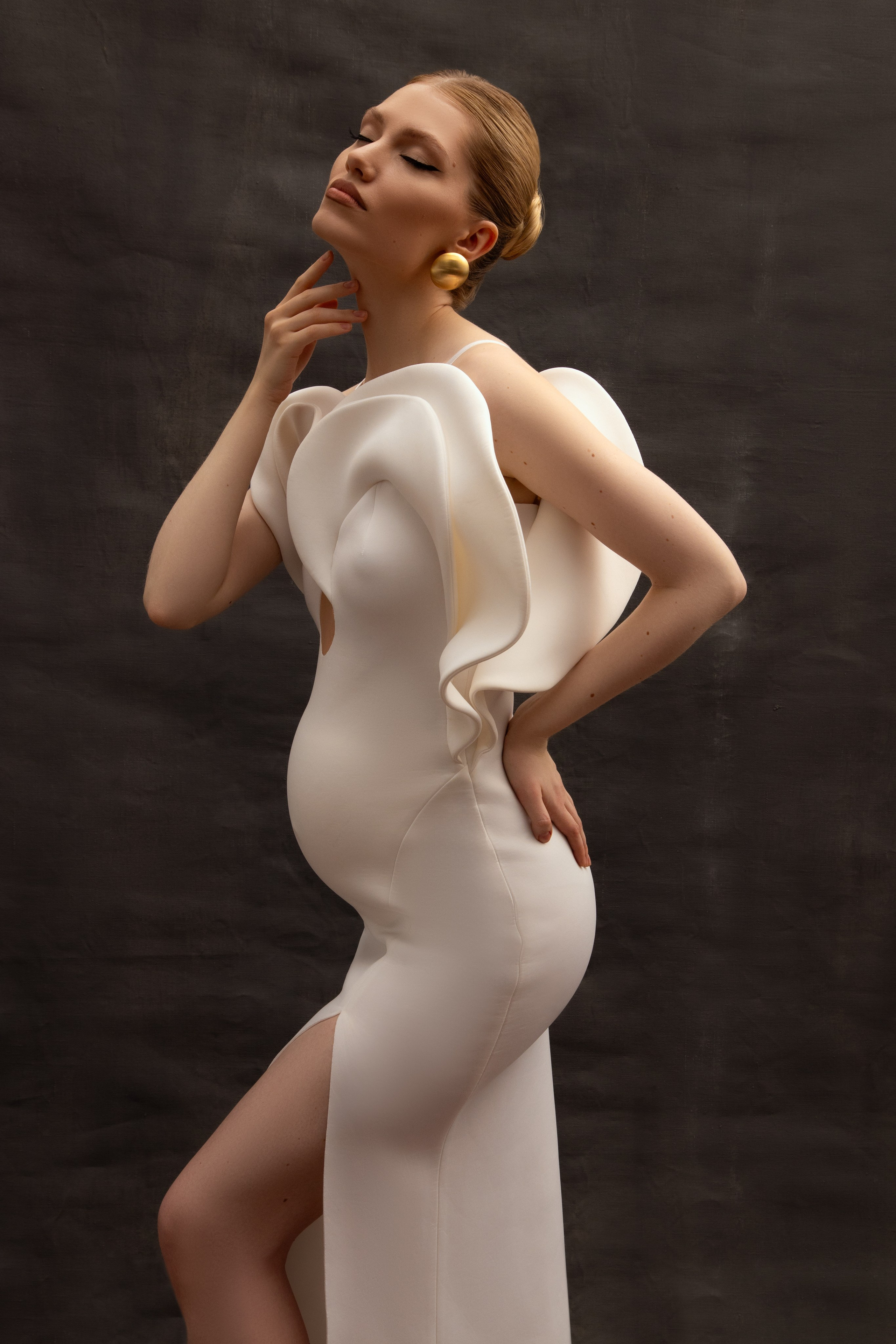 Фотосессия беременности в Москве! Все включено. Готовые образы. Помощь визажиста и стилиста. Фотосессия в стиле минимализм. Фотосессии в студиях Москвы с циклорамой. Фотосессия беременности идеи образов и позирования.