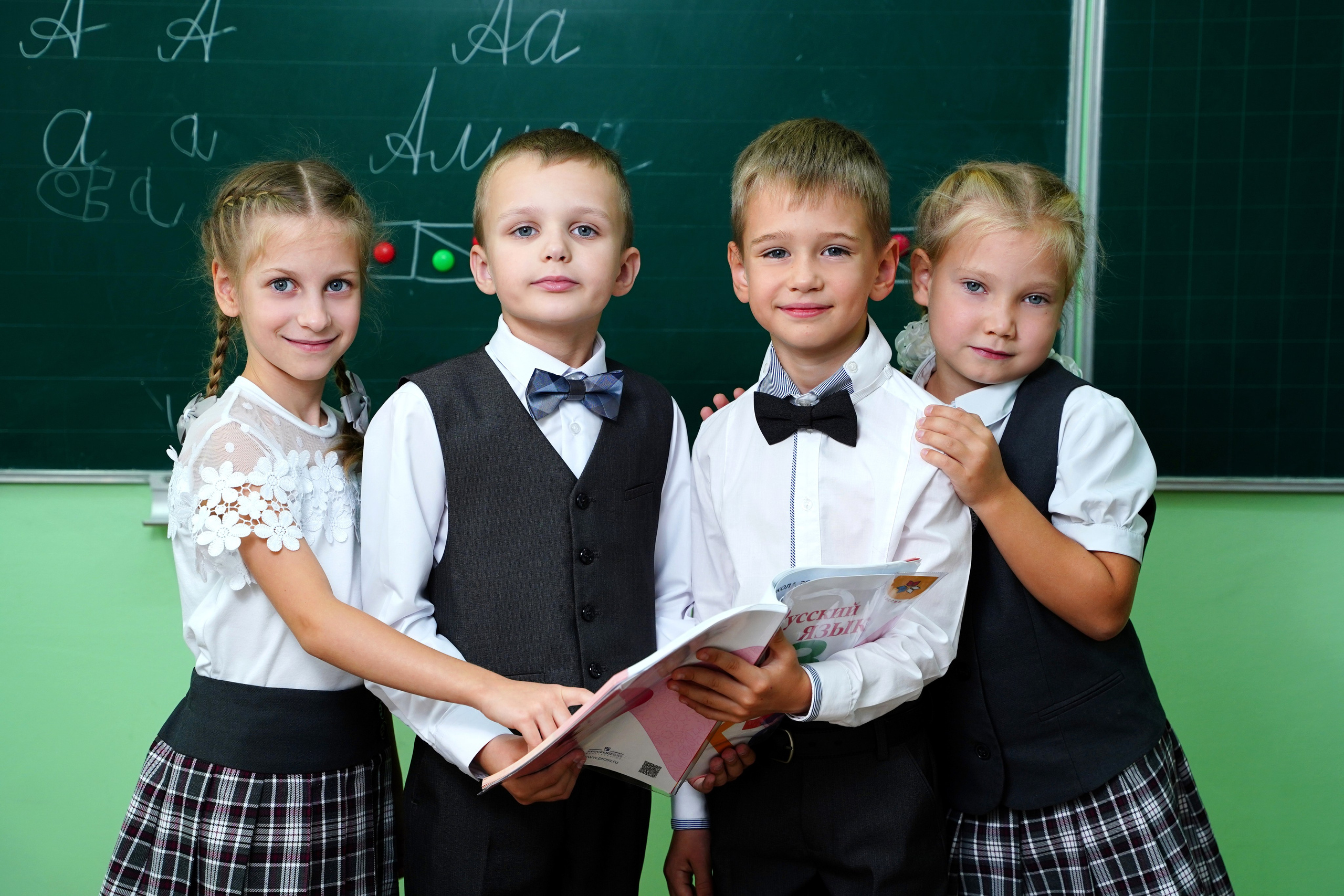 1 кл / мелкие группы //. MEMENTO.Выпускные альбомы, школьные, юбилейные и другие книги. Ростов-на-Дону