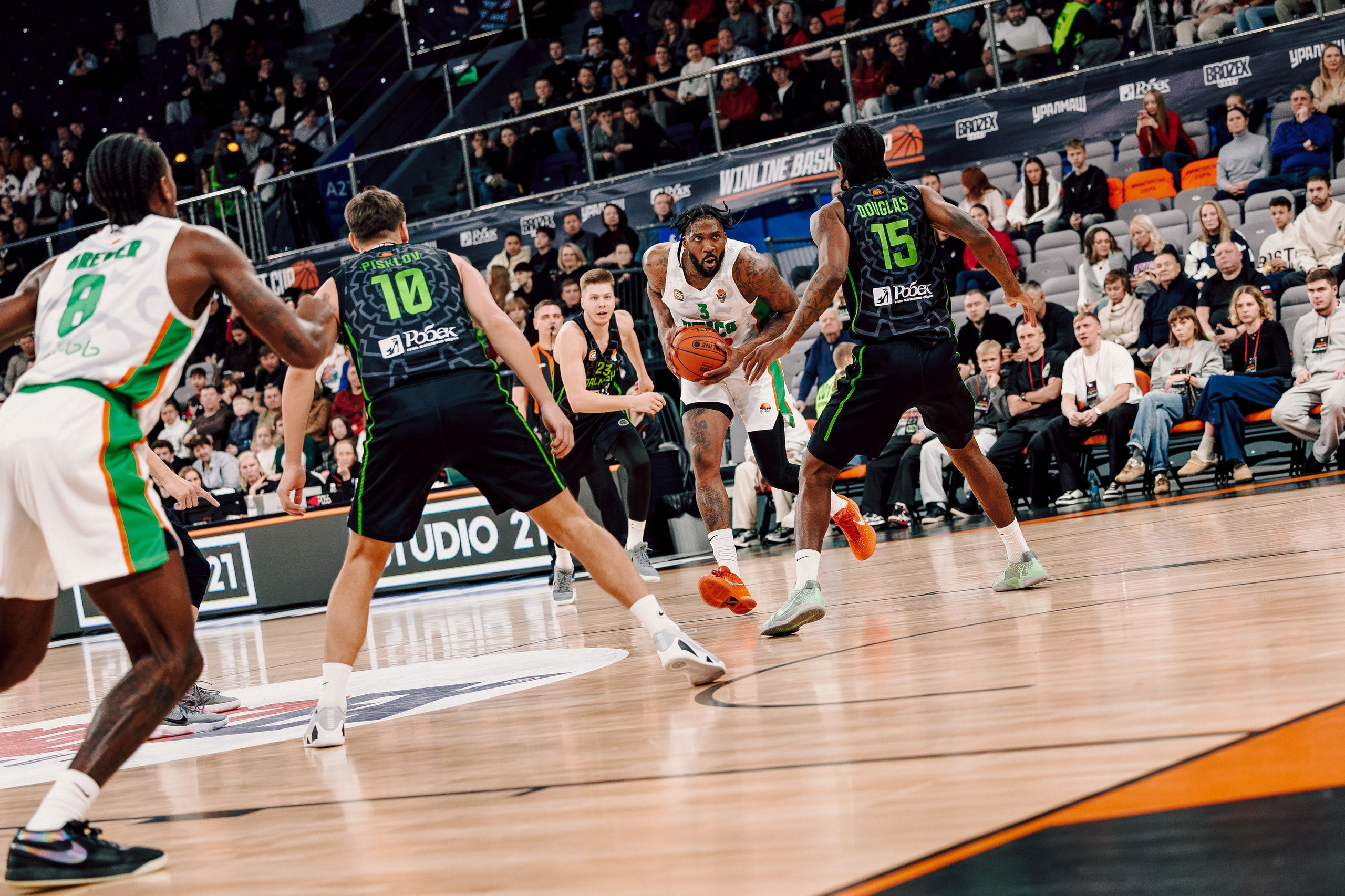 Winline Basket Cup — УРАЛМАШ — УНИКС. Лёшка Варзегов — фотограф