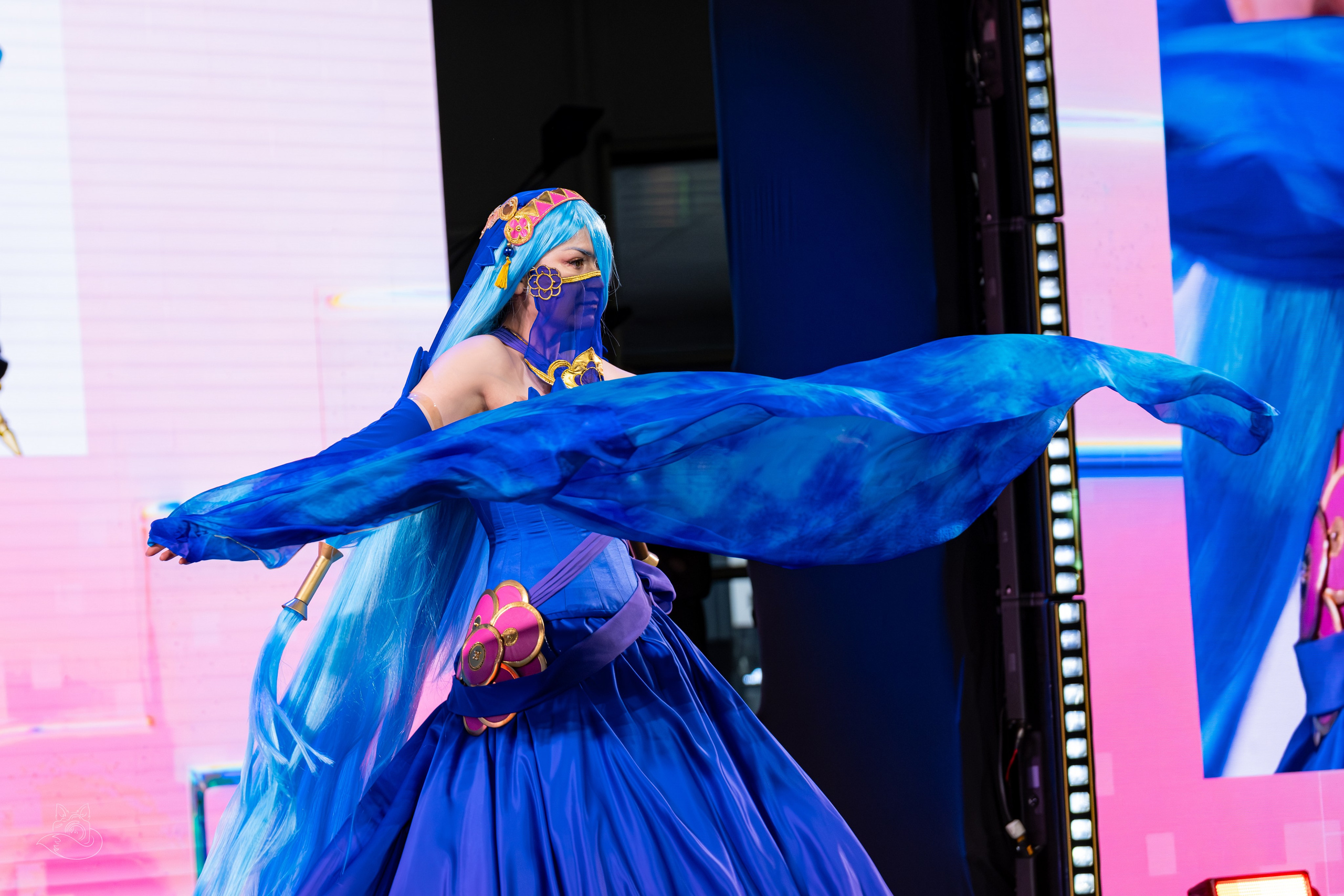 Сцена РЭД ЭКСПО 2024. Косплей фотограф