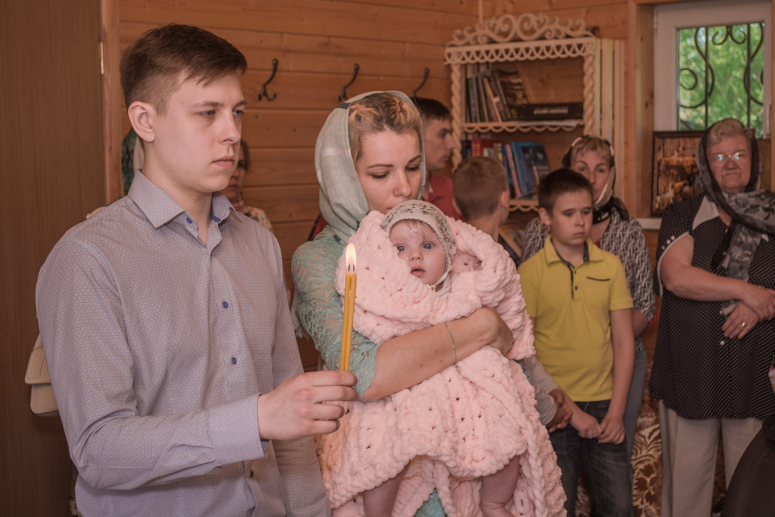 Крещение Василисы в храме Николая Чудотворца в д. Старый погост. Фотограф Евгений Егоров