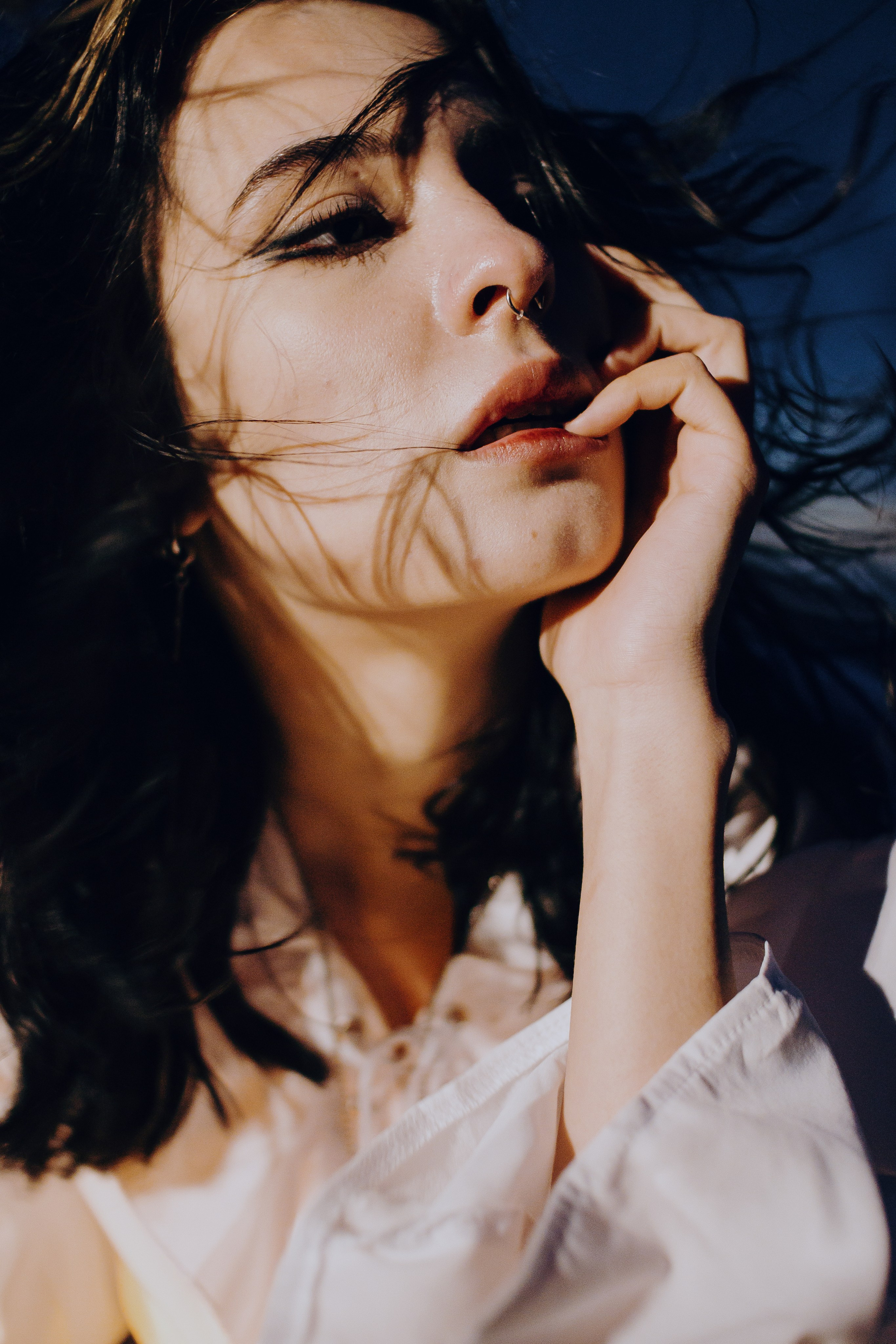 Съёмка у моря с оленьими рогами