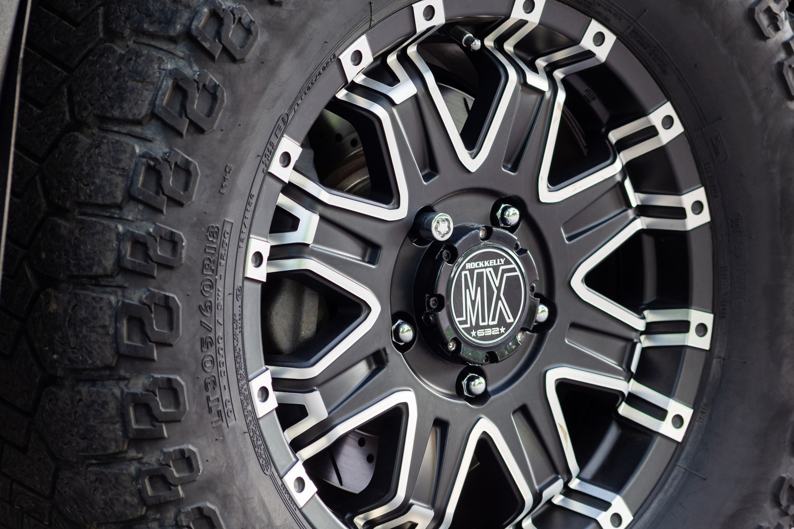 Фотосъемка автомобиля Toyota Tundra для продажи. Интерьерный фотограф и ретушер в Красноярске Денис Антропов