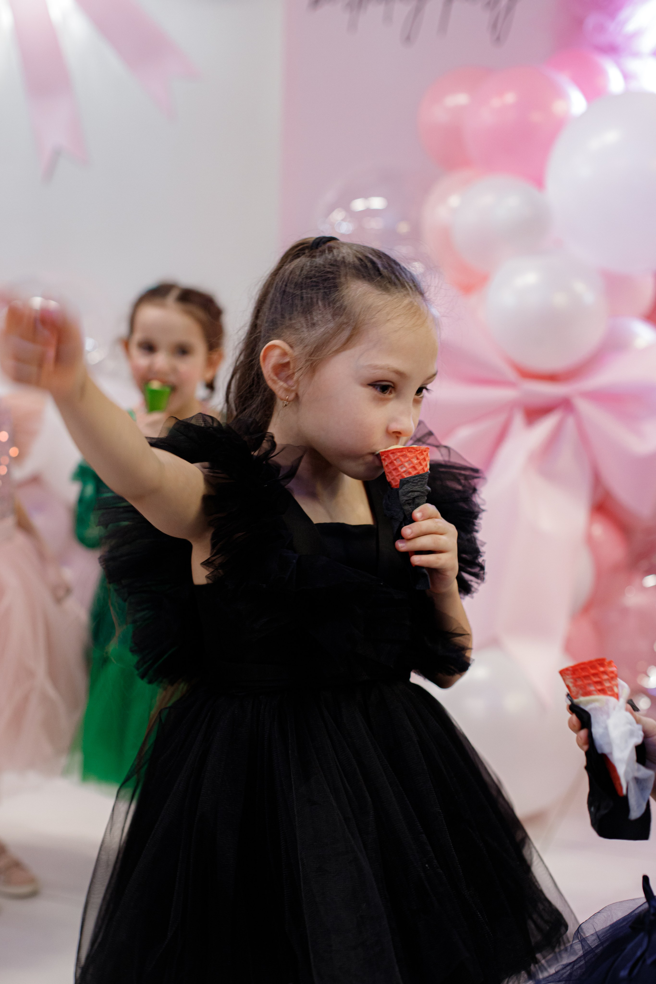 ASIA'S BIRTHDAY PARTY. Photokarish