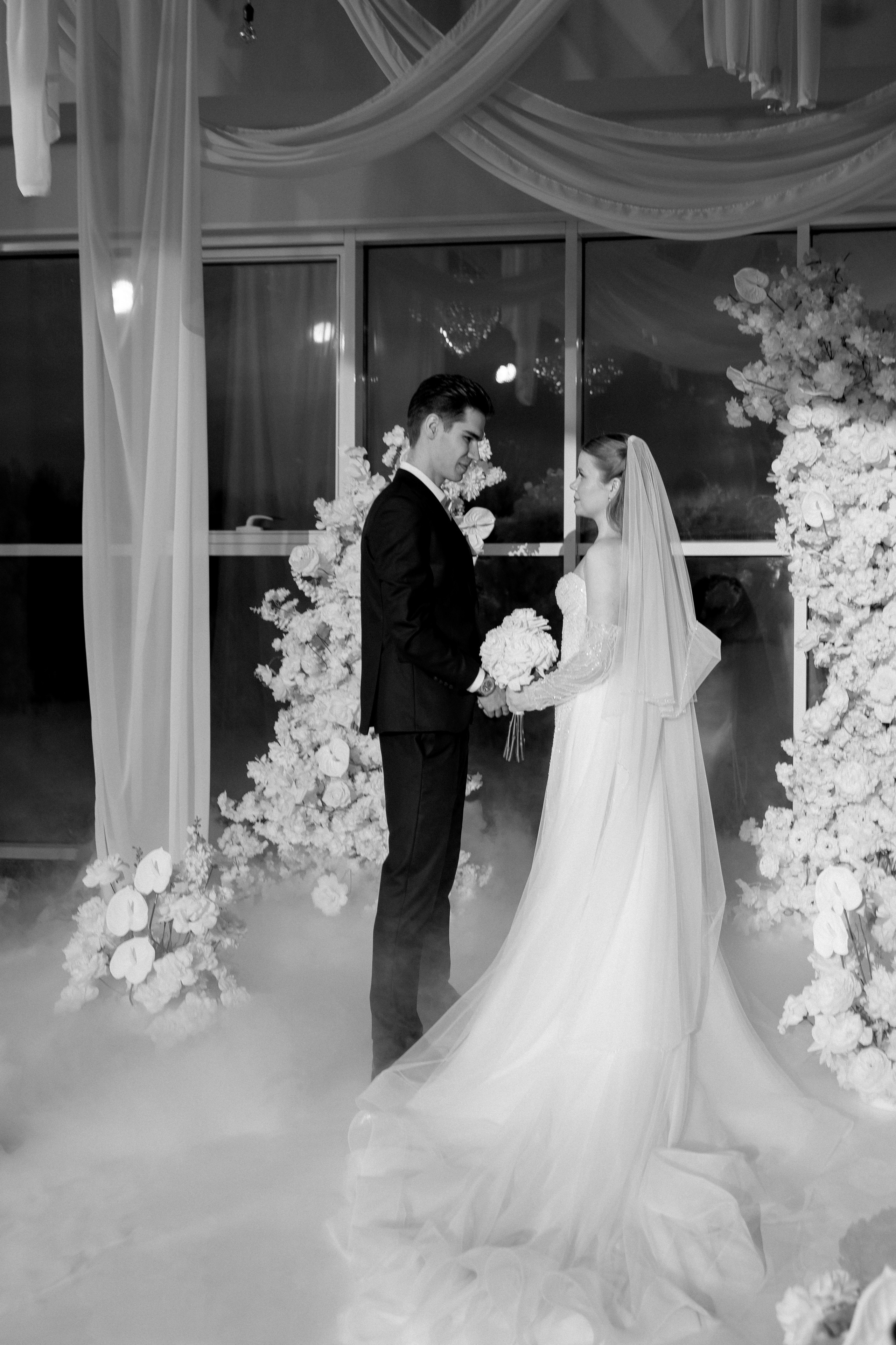 СВАДЕБНАЯ СЬЕМКА СБОРОВ В ОТЕЛЕ И ВЫЕЗД НА ЦЕРЕМОНИЮ (СНЯТО В СИБИРЕ В НИЖНЕВАРТОВСКЕ). Профессиональный фотограф, Санкт-Петербург — Виктория Богомолова