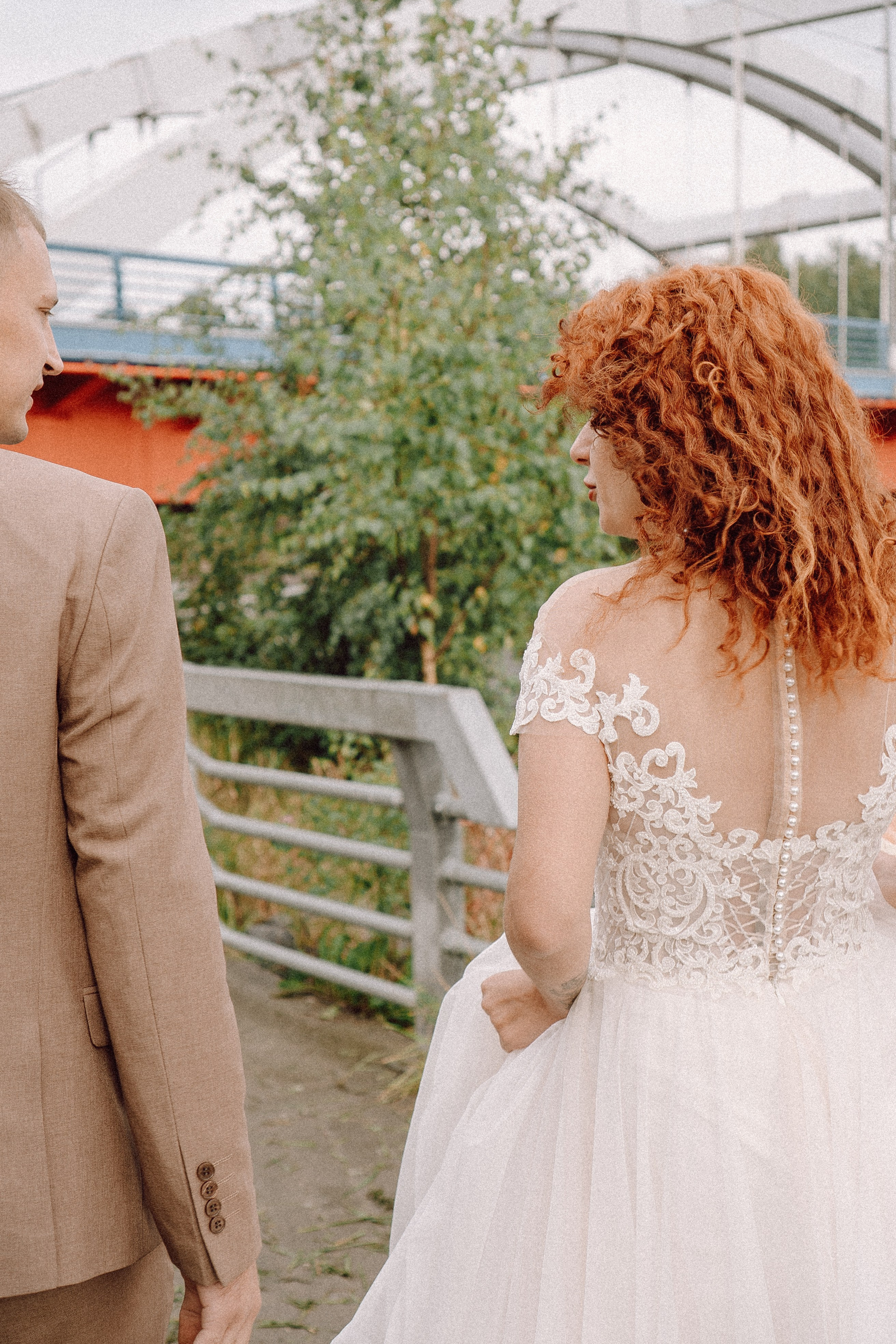 СВАДЕБНАЯ ФОТОСЕССИИЯ ПАРЫ В ГОРОДЕ ПРИОЗЕРСК В СОСНОВОМ ЛЕСУ И С ПИКАПОМ. Профессиональный фотограф, Санкт-Петербург — Виктория Богомолова