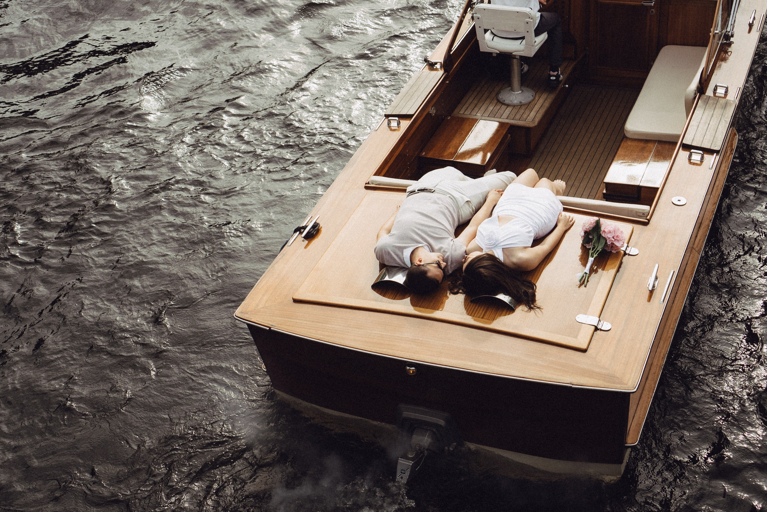 СВАДЕНБНАЯ СЬЕМКА НА КАТЕРЕ ПО КАНАЛАМ САНКТ-ПЕТЕРБУРГА И В АКВАТОРИИ НЕВЫ. Профессиональный фотограф, Санкт-Петербург — Виктория Богомолова