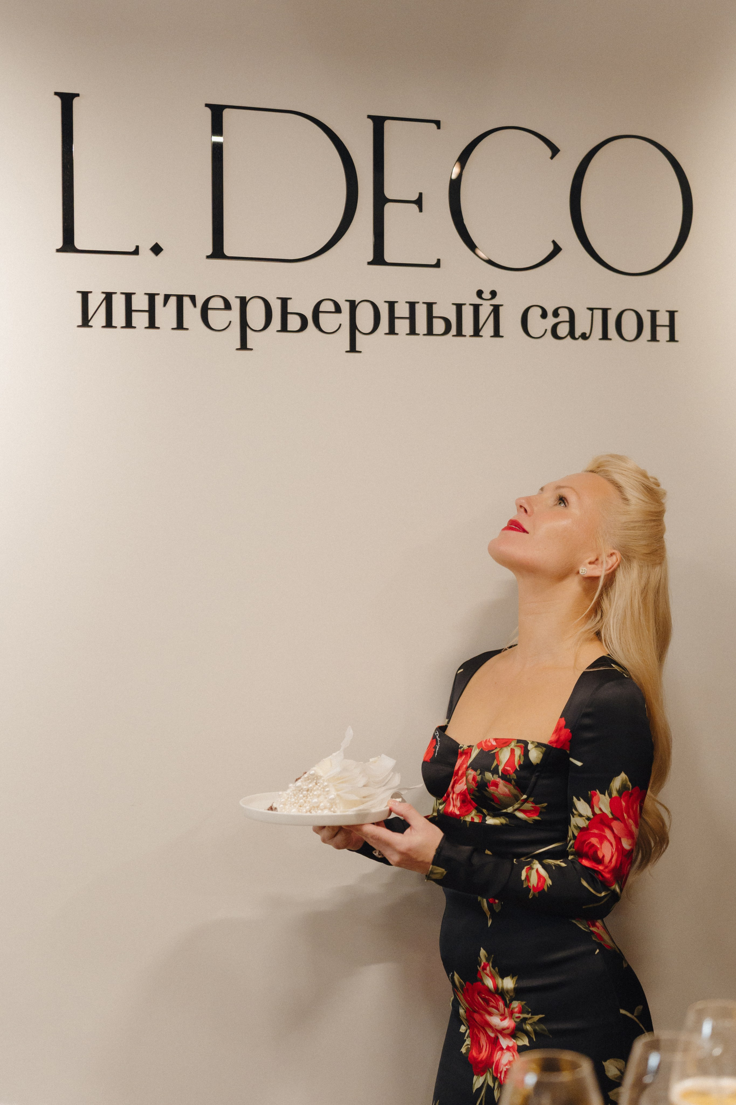 День рождения идейного вдохновителя L.DECO Татьяны Мишкиной 1 октября 2026 года. L. Deco интерьерный салон. Краски/обои/лепной декор