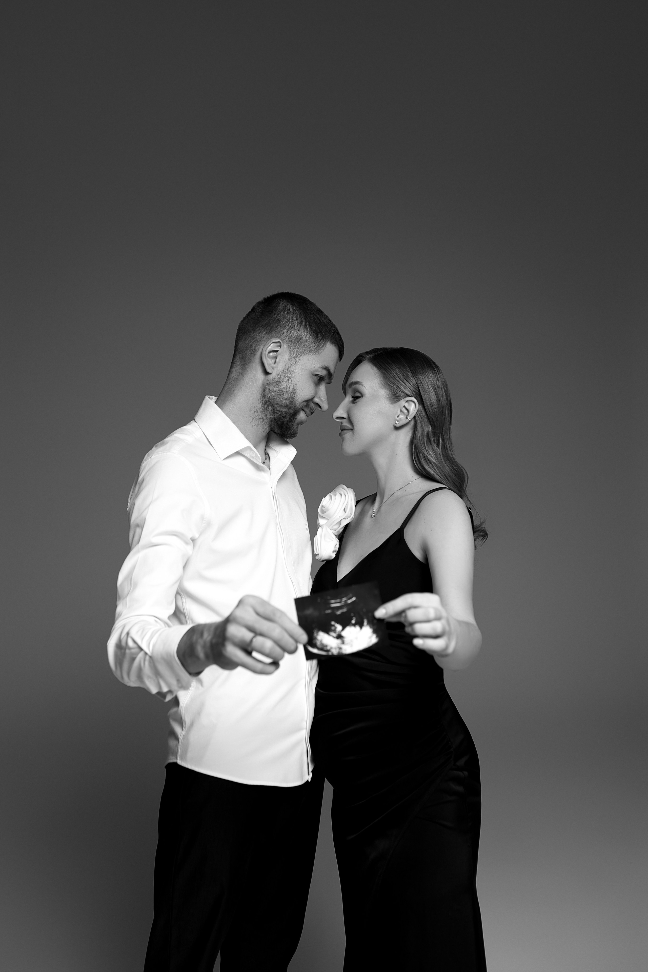 Фотосессия беременности в студии. Сестры Карабаза. Фотографы и ретушеры в Москве и Санкт-Петербурге