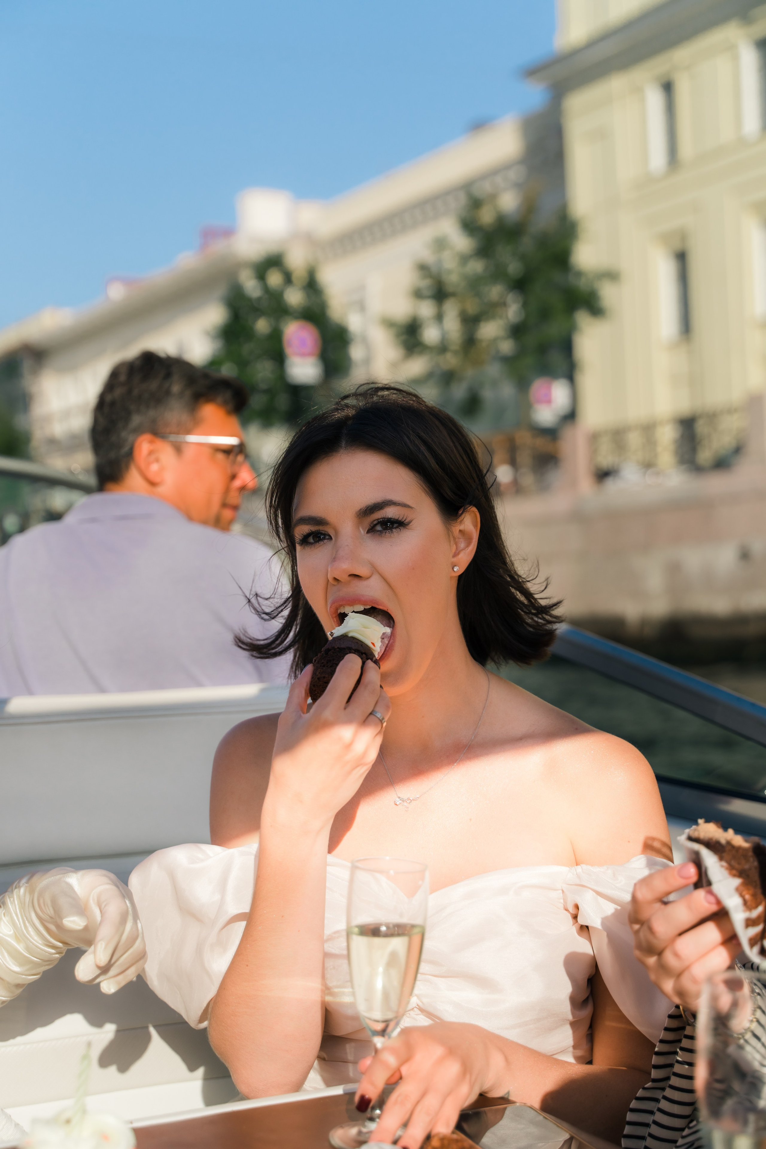 Фотосъемка девичника, встреча девушек, веселые женские портреты