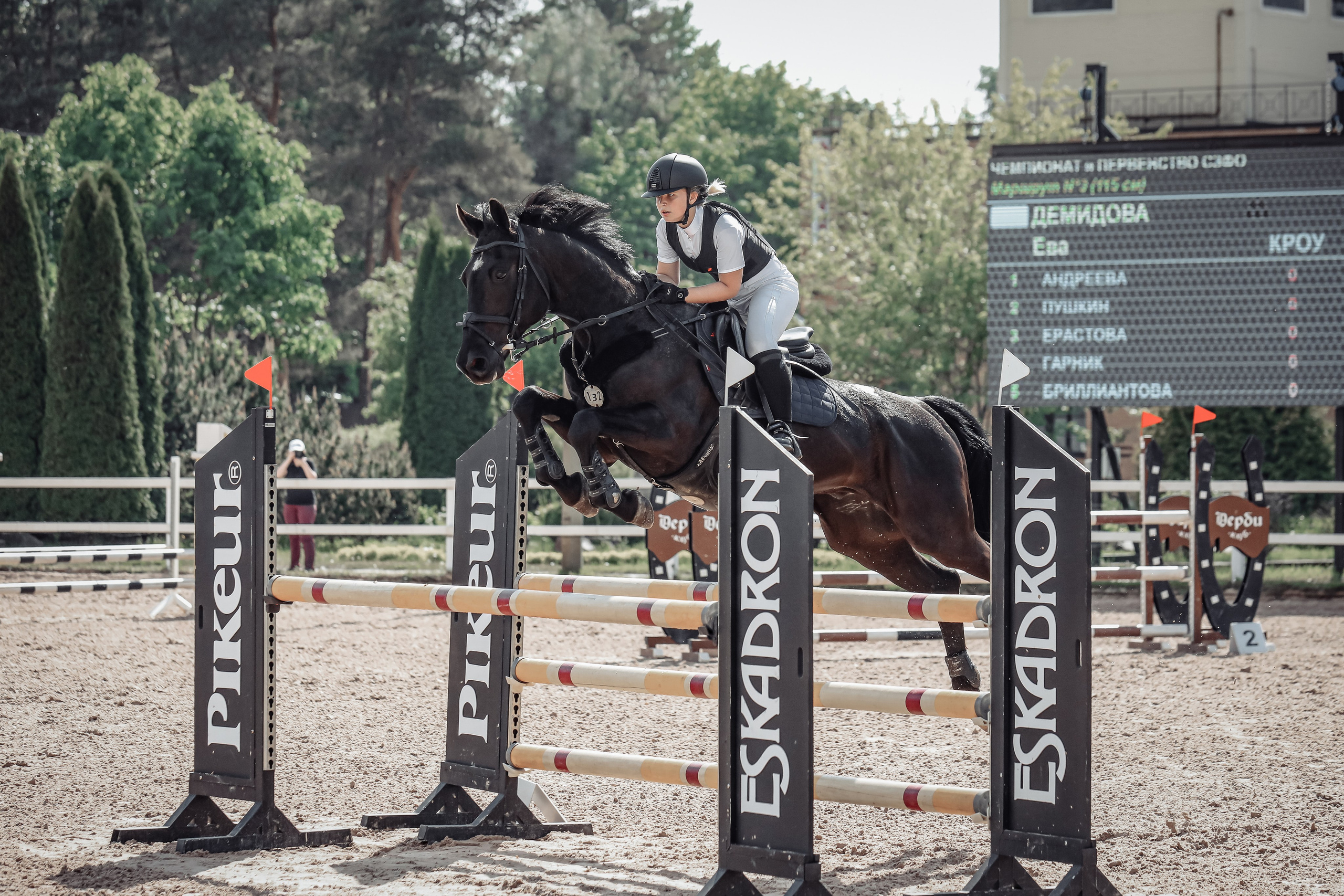 Лошади Евы Демидовой. Ева Демидова. Спортсмен по конкуру в Санкт-Петербуре