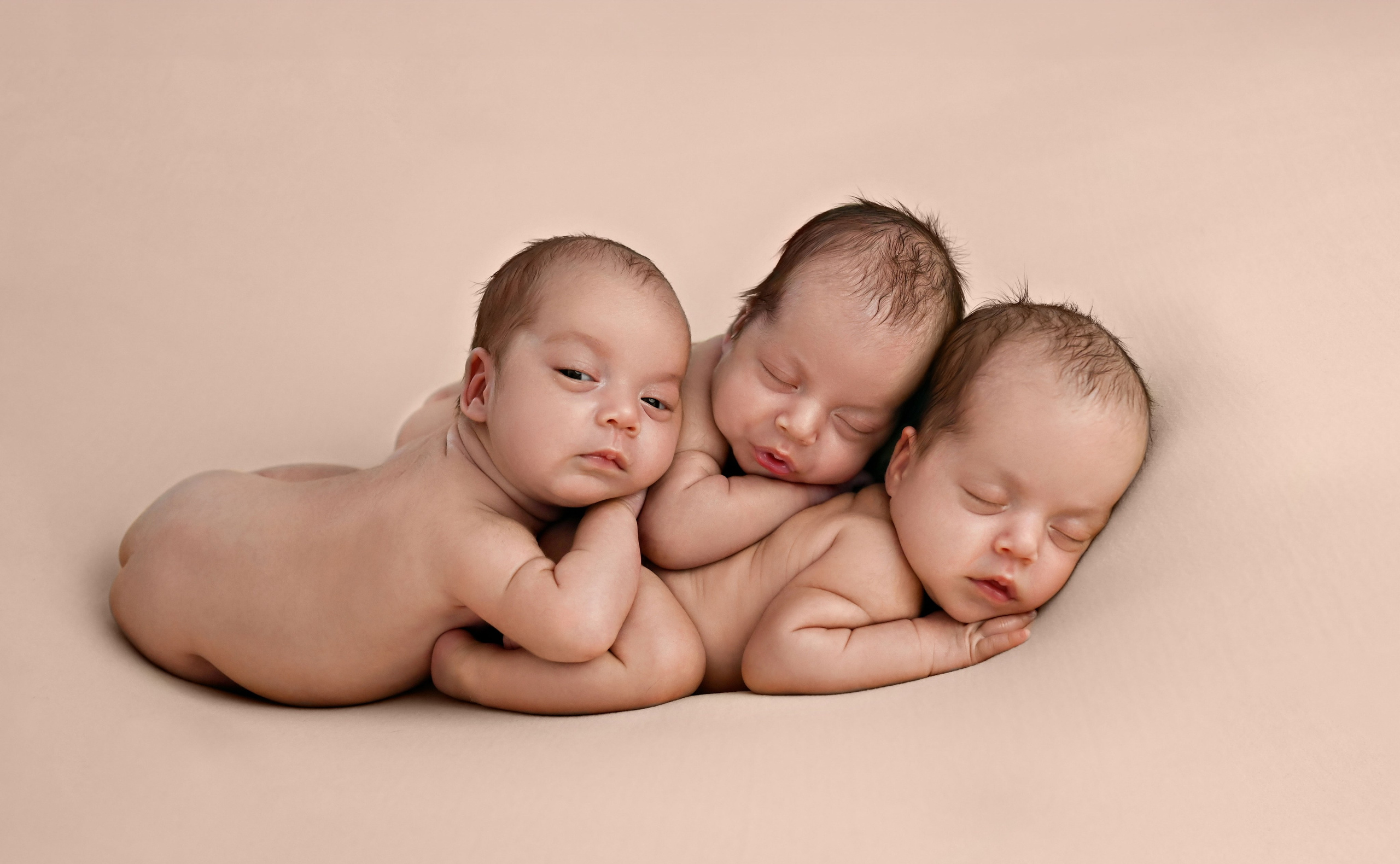 Тройняшки. Newborn42.ru Фотограф новорожденных  г. Кемерово Агафонова Жанна