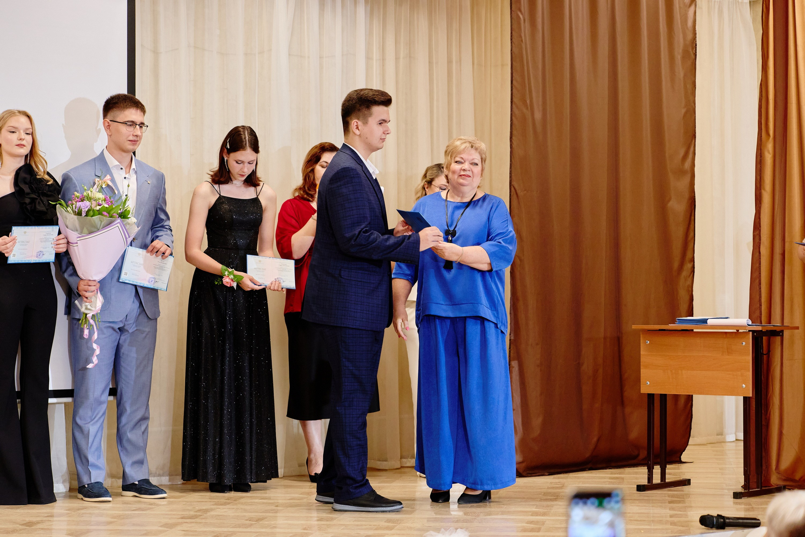 Выпускной 35 Сош. Фотограф Выпускные альбомы Таганрог Сергей Коробченко