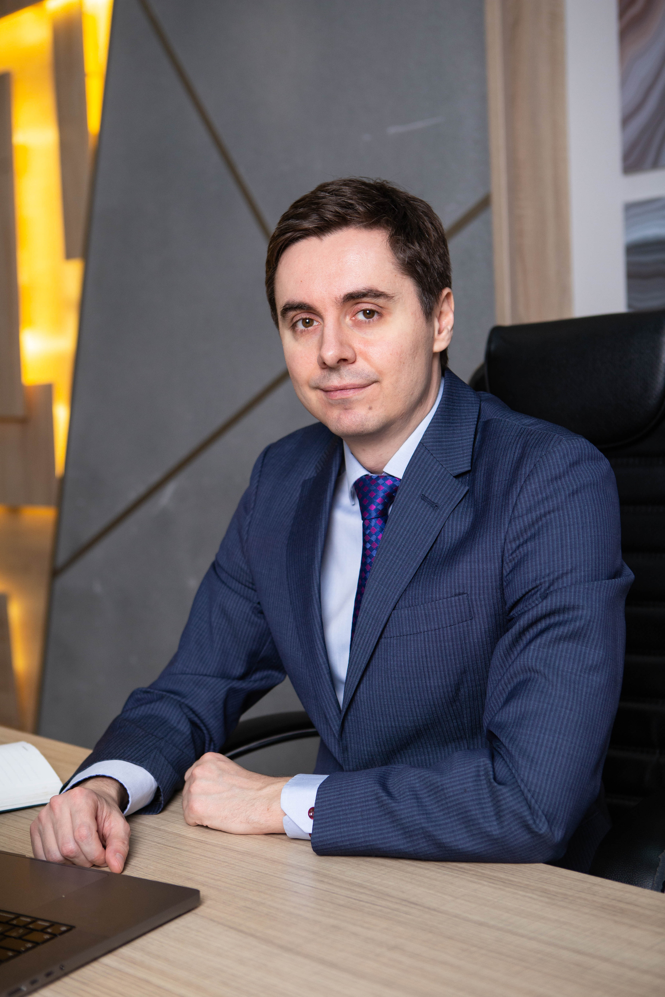 BUSINESS PORTRAIT | DENIS. Фотограф Абакумова Анастасия