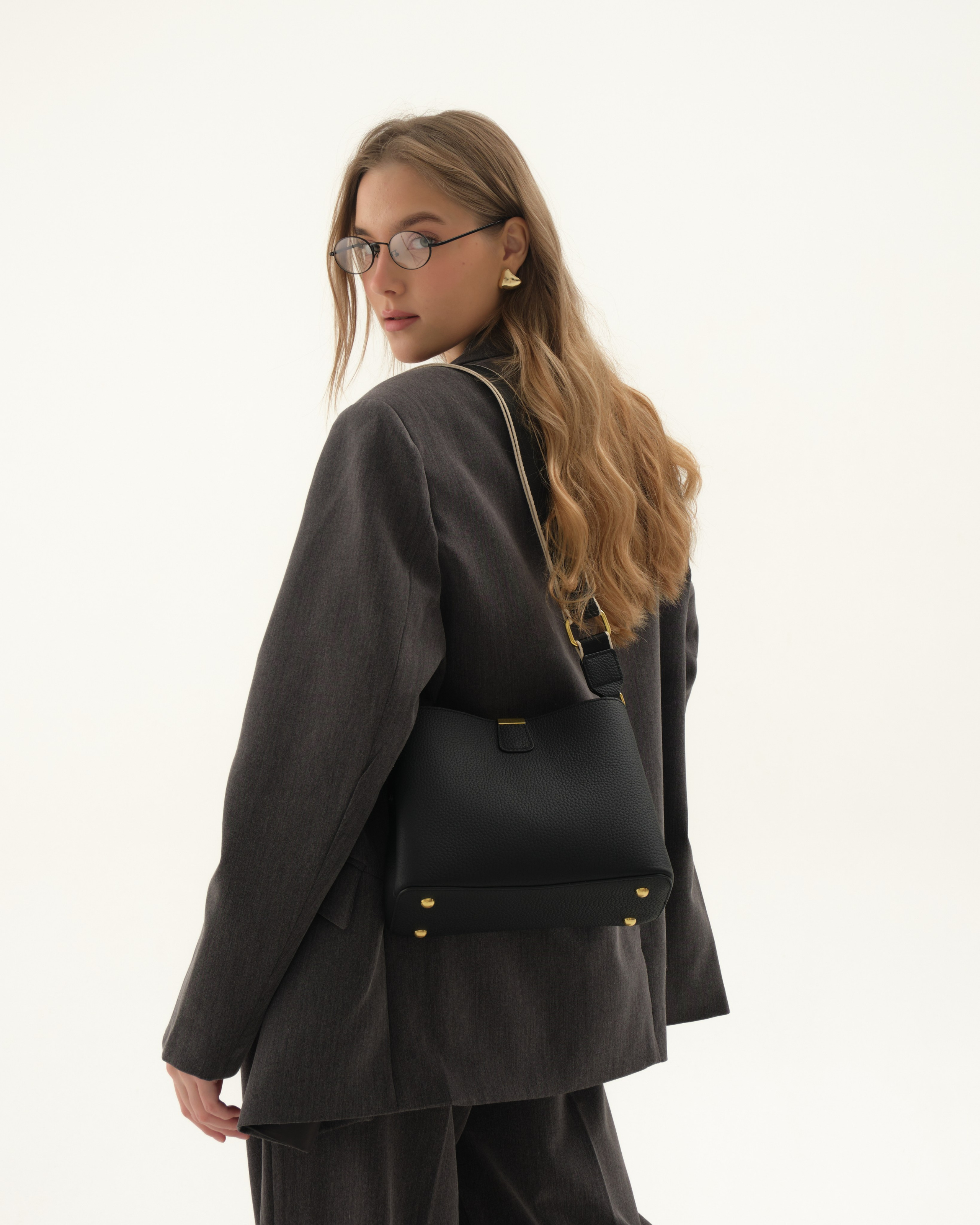 Съемка для маркетплейса, сумки / фотоаппарат. Привет) Меня зовут Анита и я фотограф из Сургута