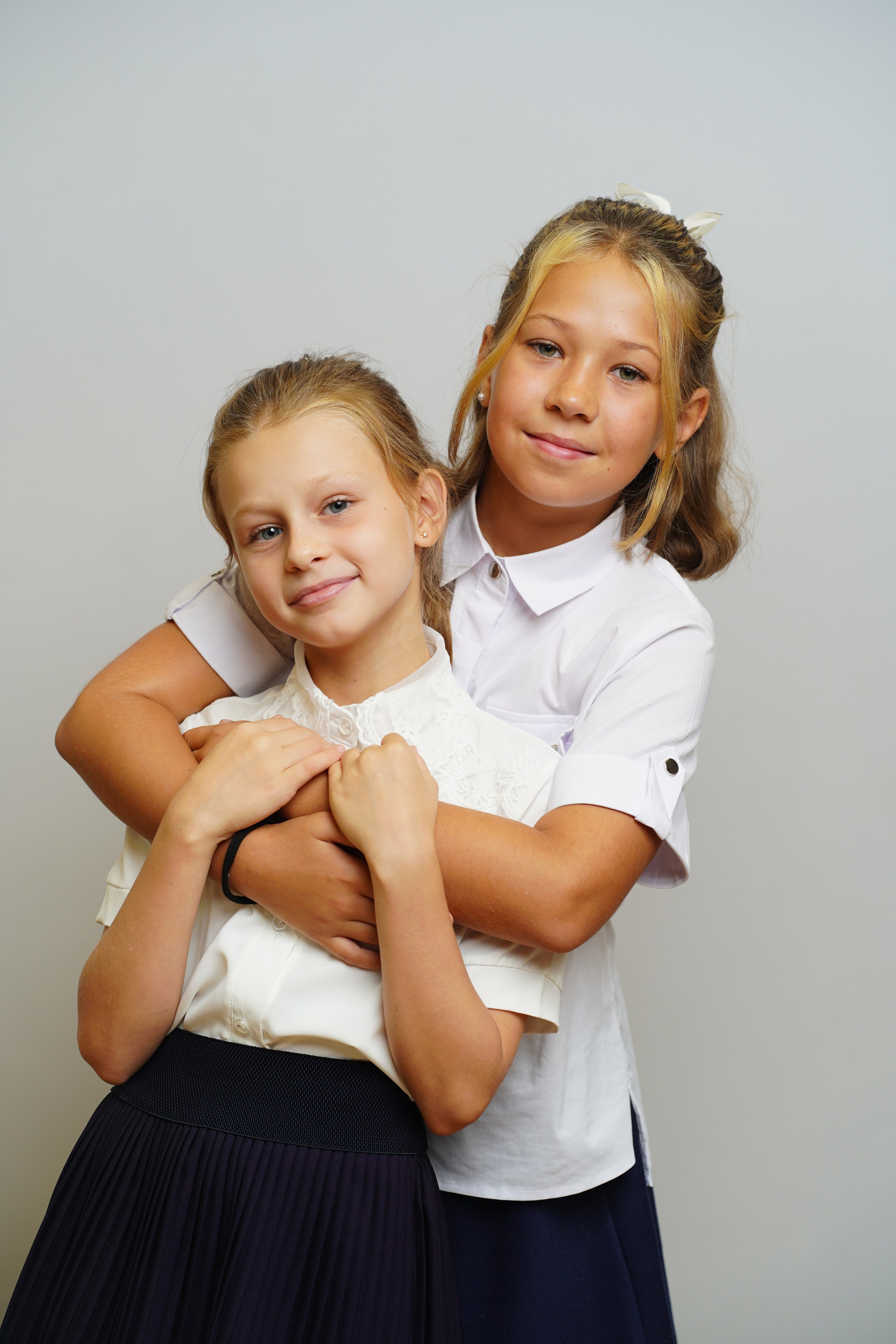 Фото с другом. MEMENTO.Выпускные альбомы, школьные, юбилейные и другие книги. Ростов-на-Дону