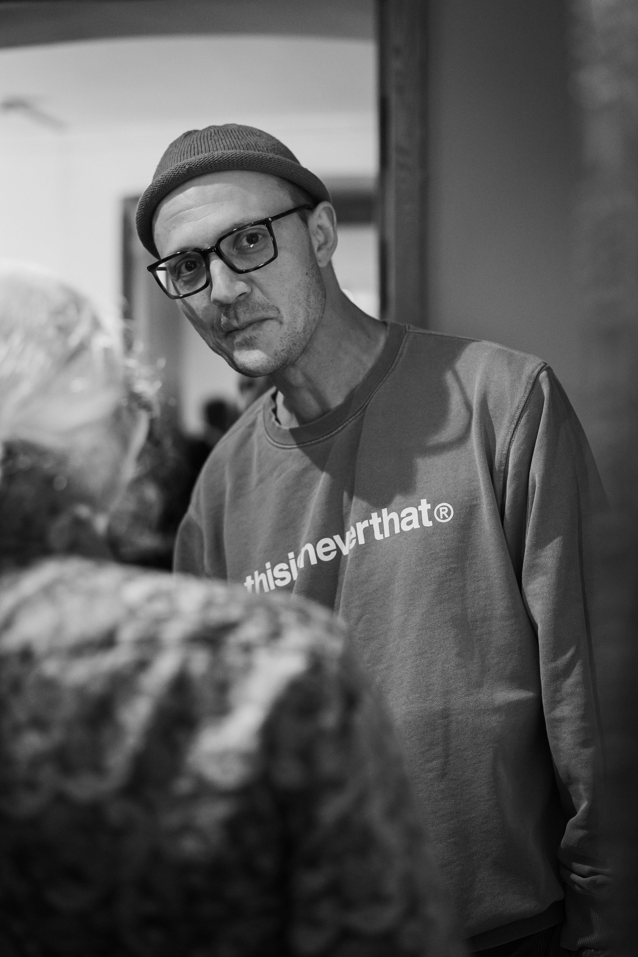 Съёмка открытия вытсавки художника Ильи Даньшина. Лиза Фирстова — самый добрый фотограф