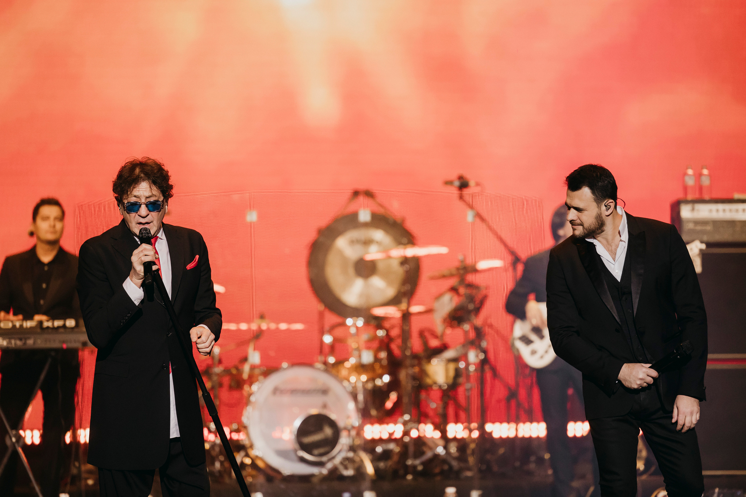 Григорий Лепс и Эмин на праздничном концерте «Я нравлюсь женщинам» в Crocus City Hall