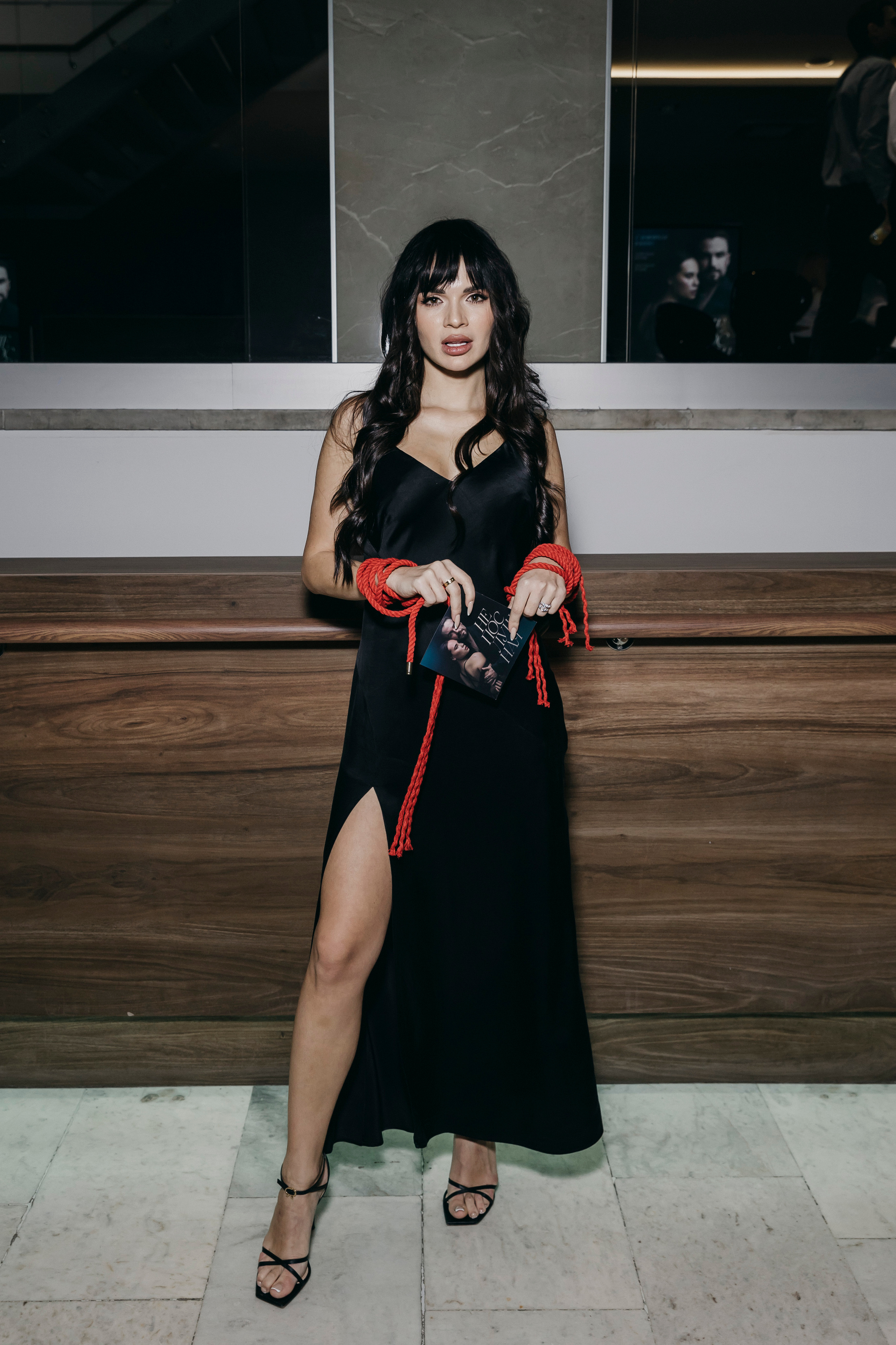 Надин Серовски на премьере мелодрамы «Непослушная» в Москве