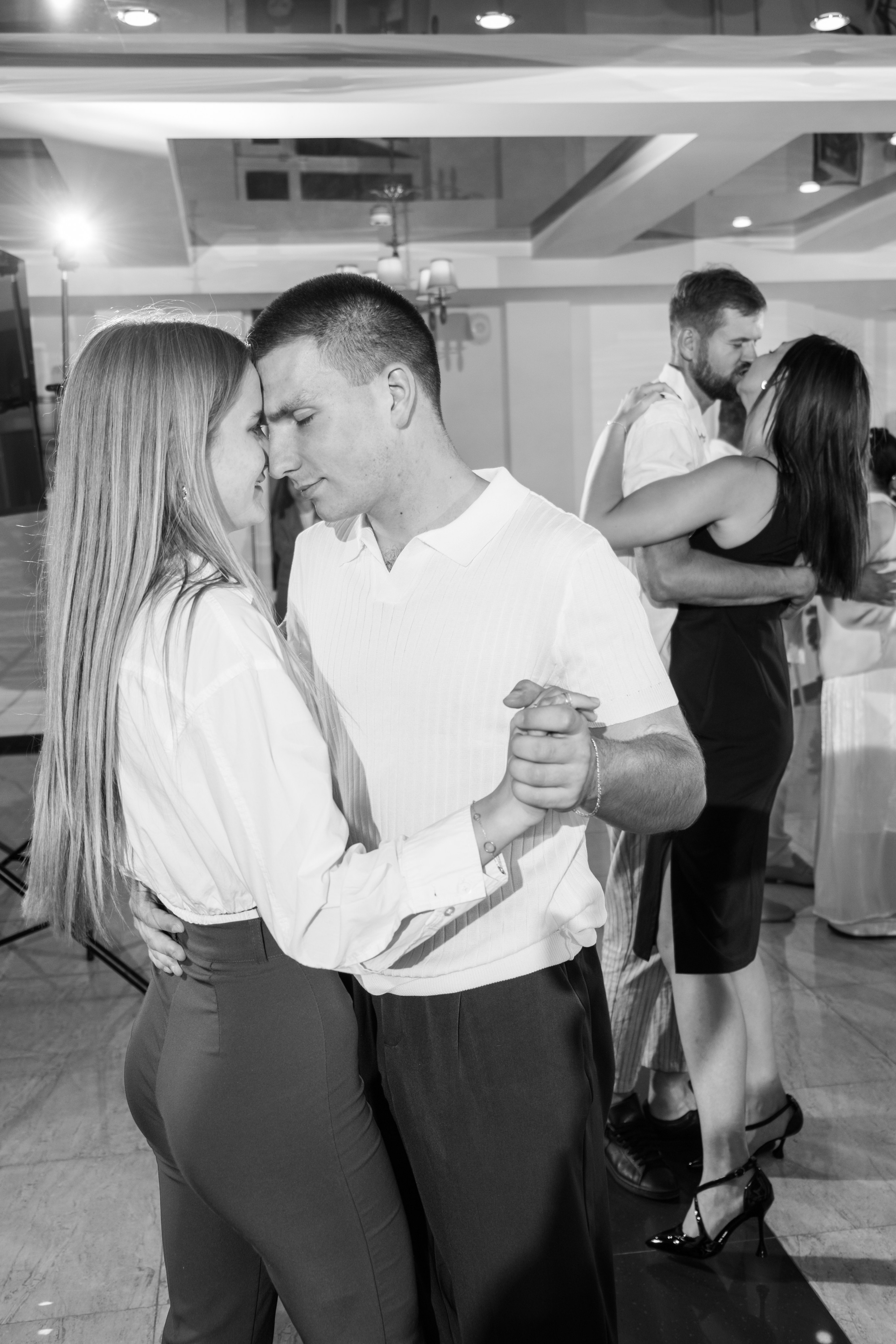 Свадебный ретопртаж. Профессиональная фотосъемка в Крыму. Натуральные эмоции и живые кадры. Забронируйте дату прямо сейчас!