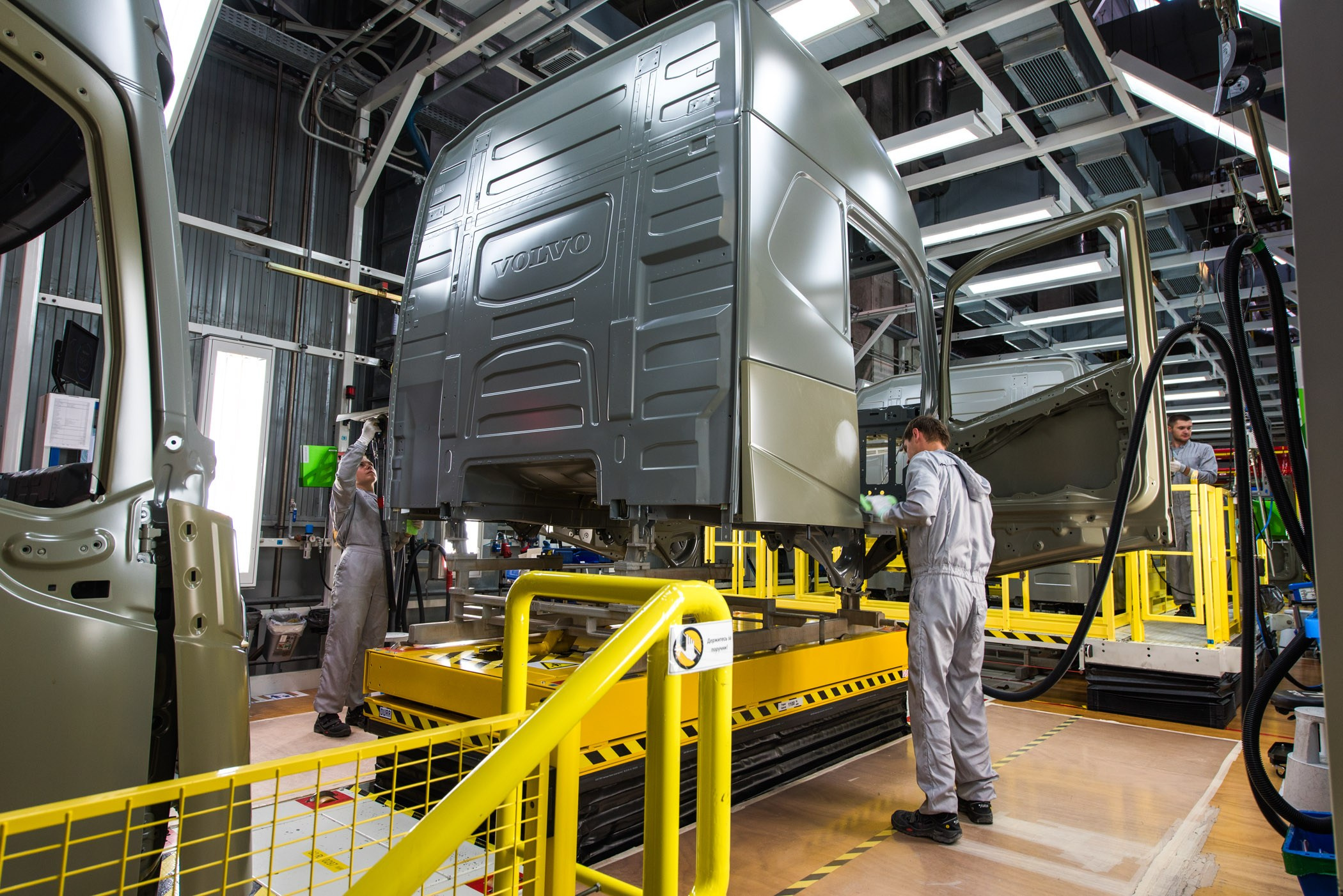 Завод Volvo Trucks в Калуге, 2018 год. Промышленный и репортажный фотограф в Калуге Игорь Малеев