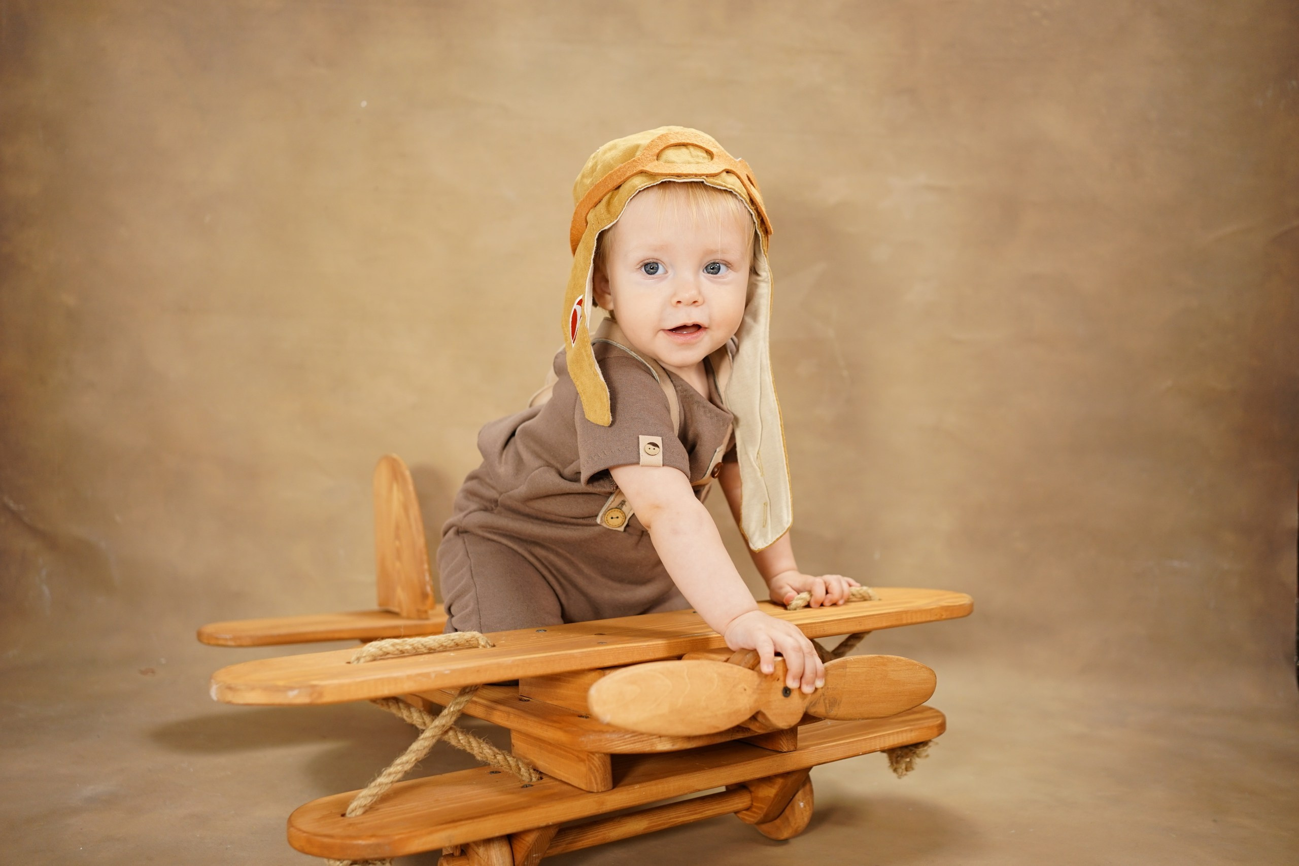 Фотозоны на ХОЛСТЕ. Детская Фотостудия ГОДОВАСИКИ в Санкт-Петербурге фотосесия на годик