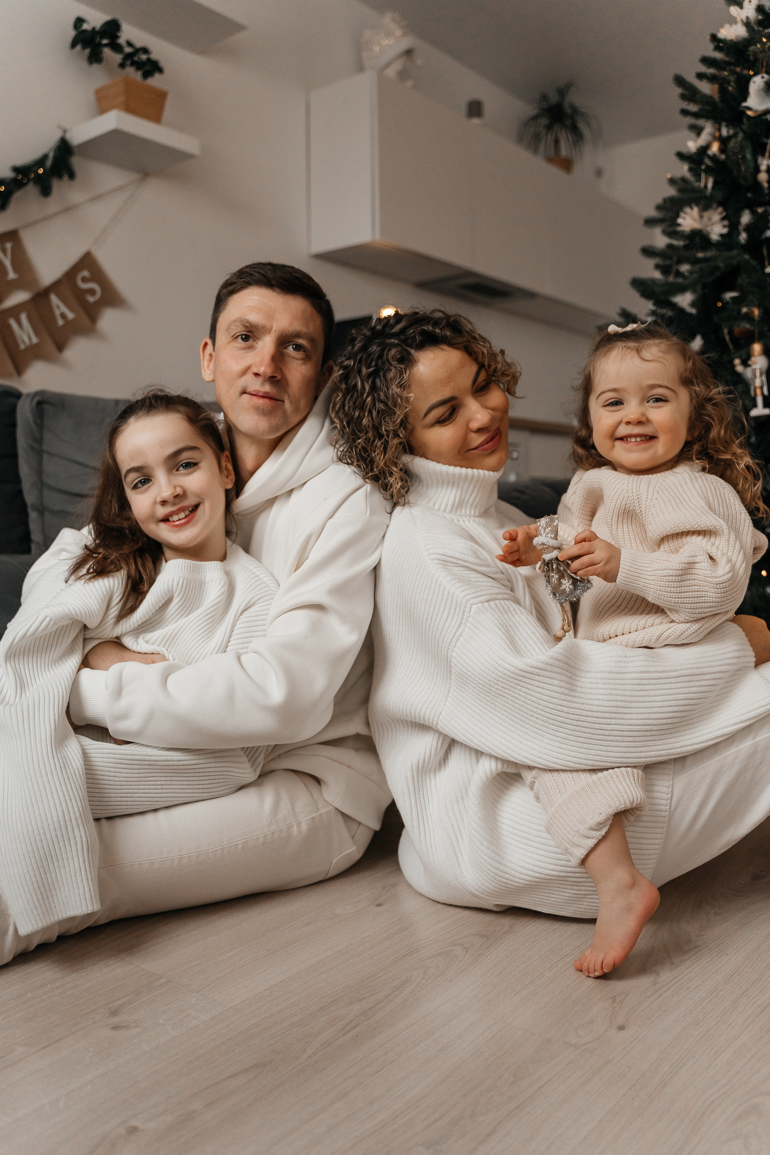 Максим, Катя, Лена и Ева. Волик Мария