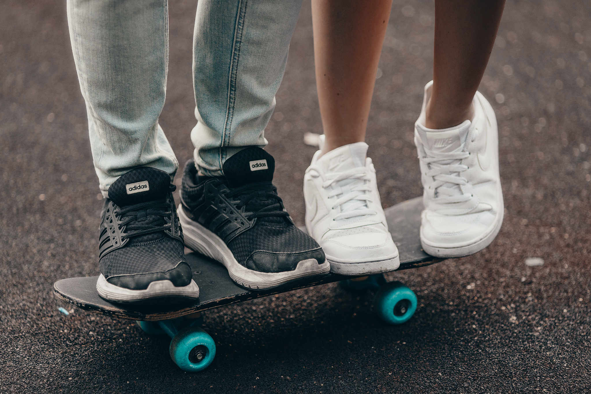 Наташа и Миша со скейтом. Семейный фотограф в Москве Марина Петра