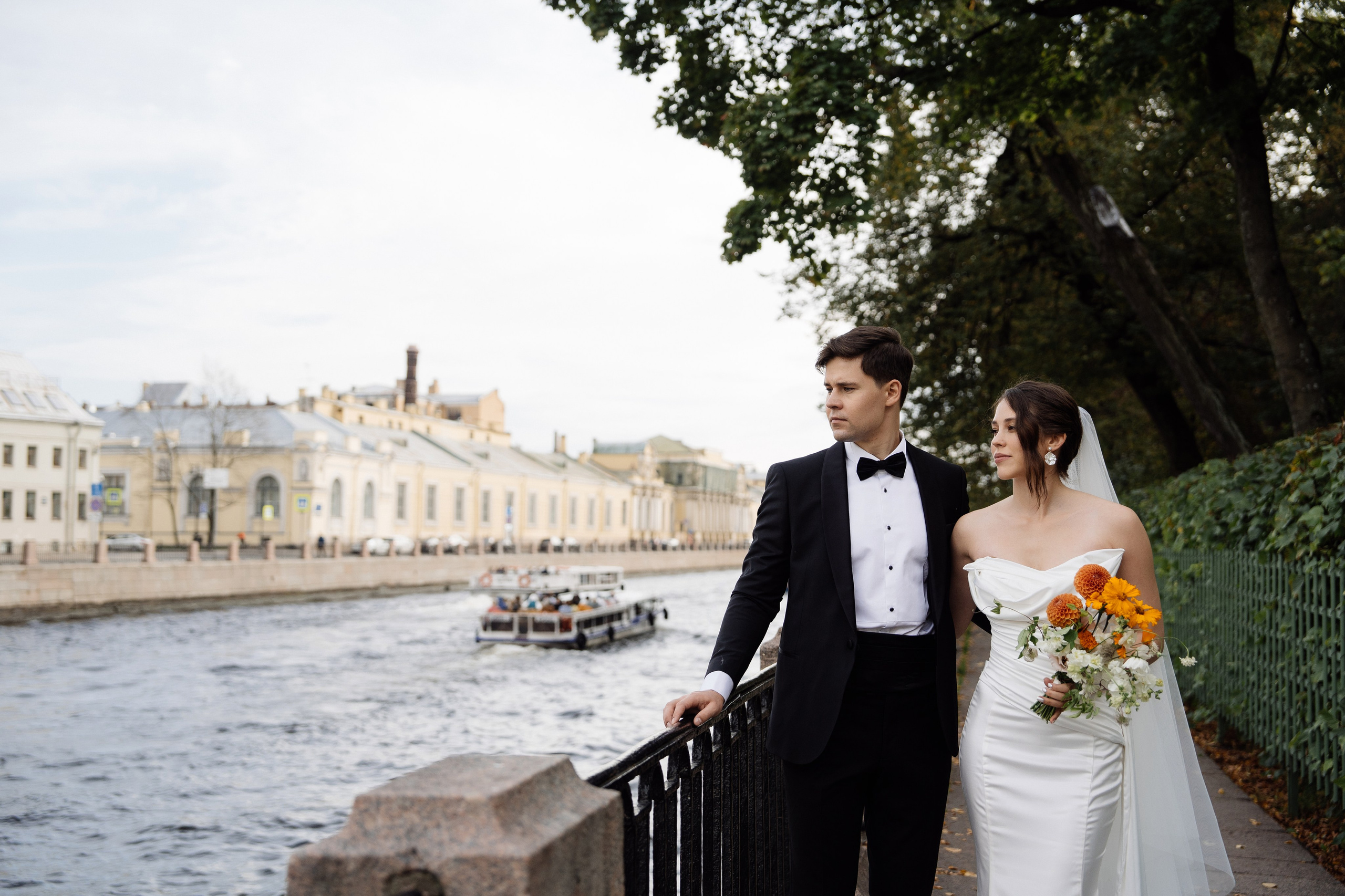 Оранжевая свадьба в гребешках. Свадебный фотограф организатор в Санкт-Петербурге Ассоль Опарина