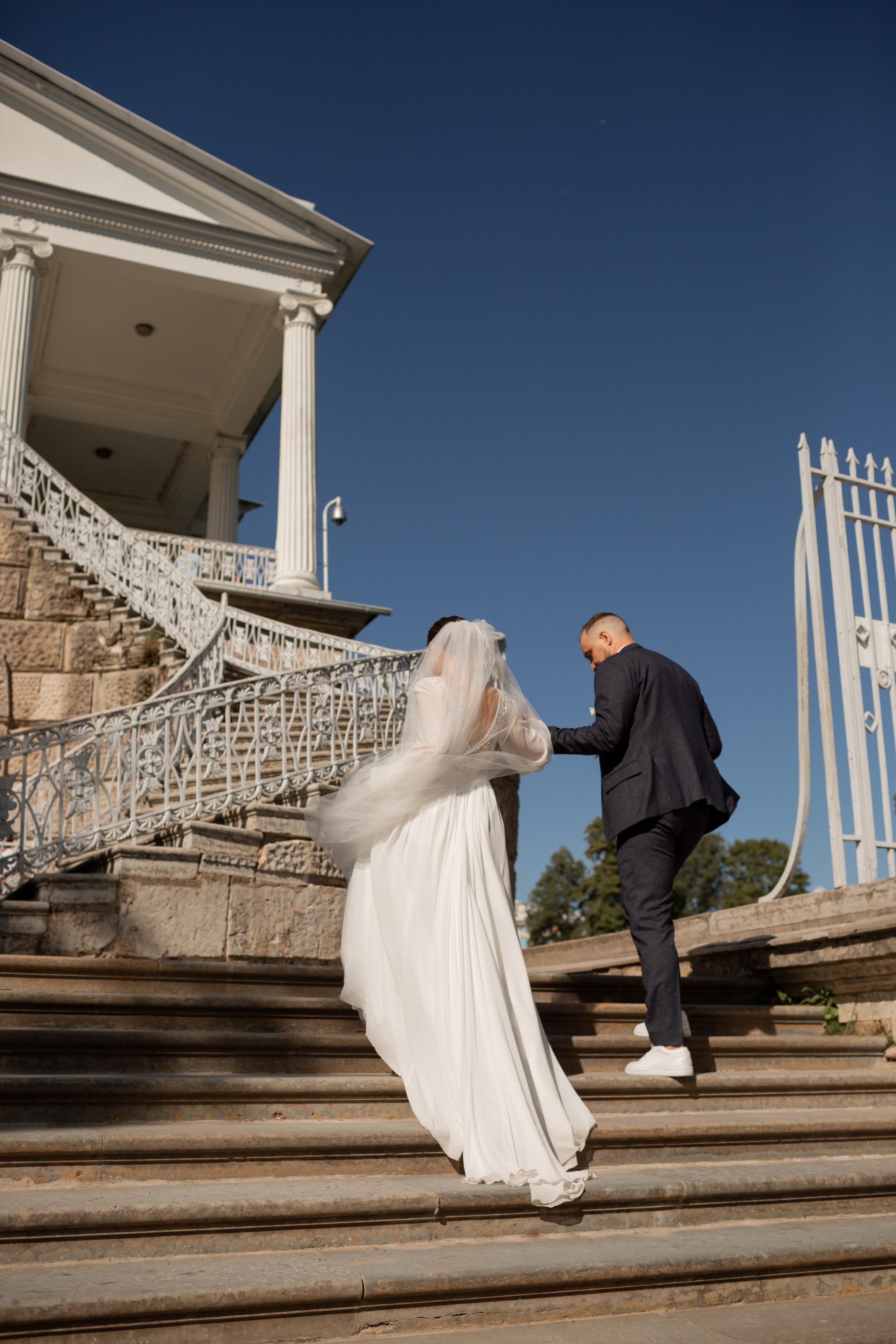 Свадебная фотопрогулка в Пушкине. Свадебный фотограф Кирилл Белый