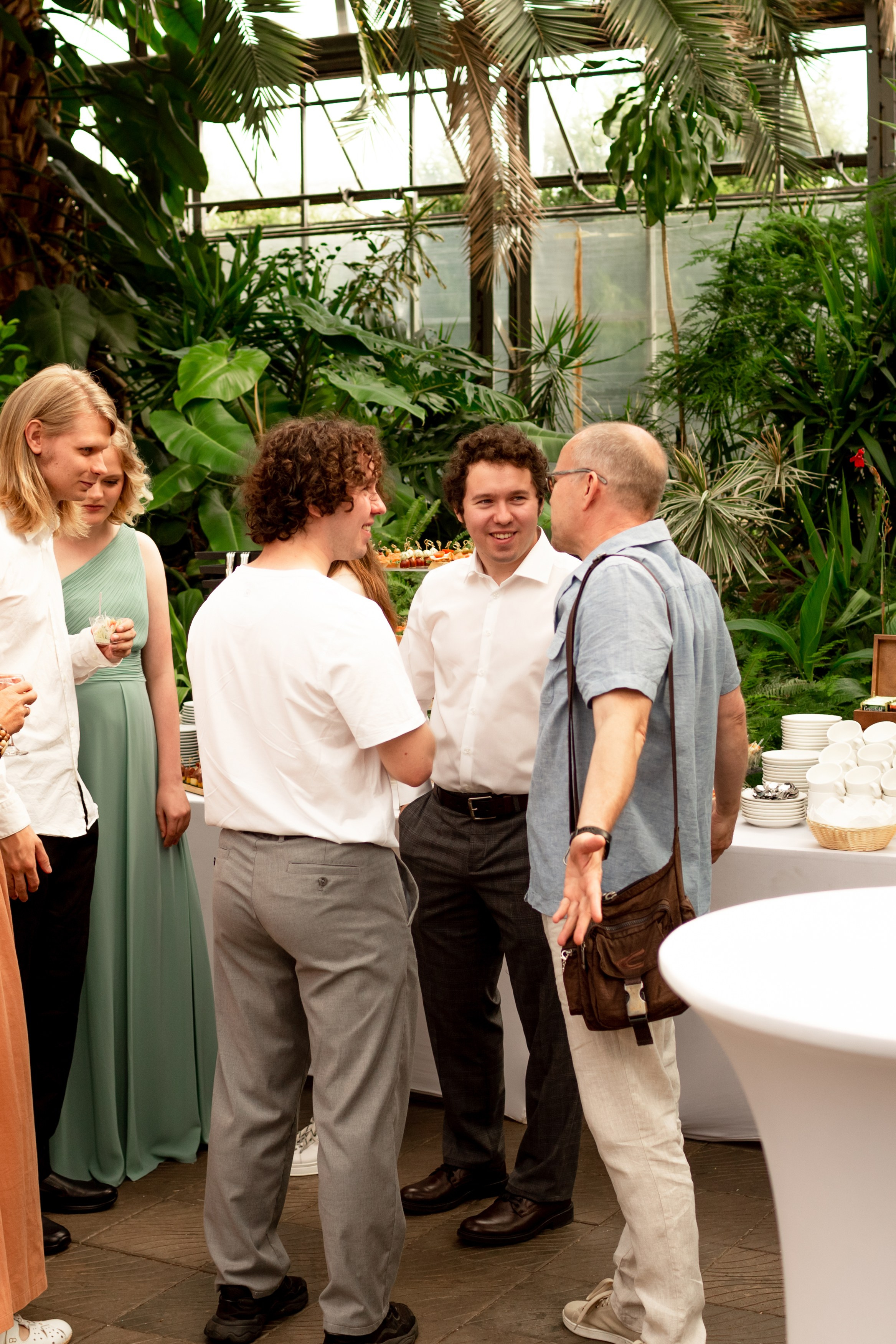 Выездная регистрация в Оранжерее Таврического сада. Свадебный фотограф Кирилл Белый