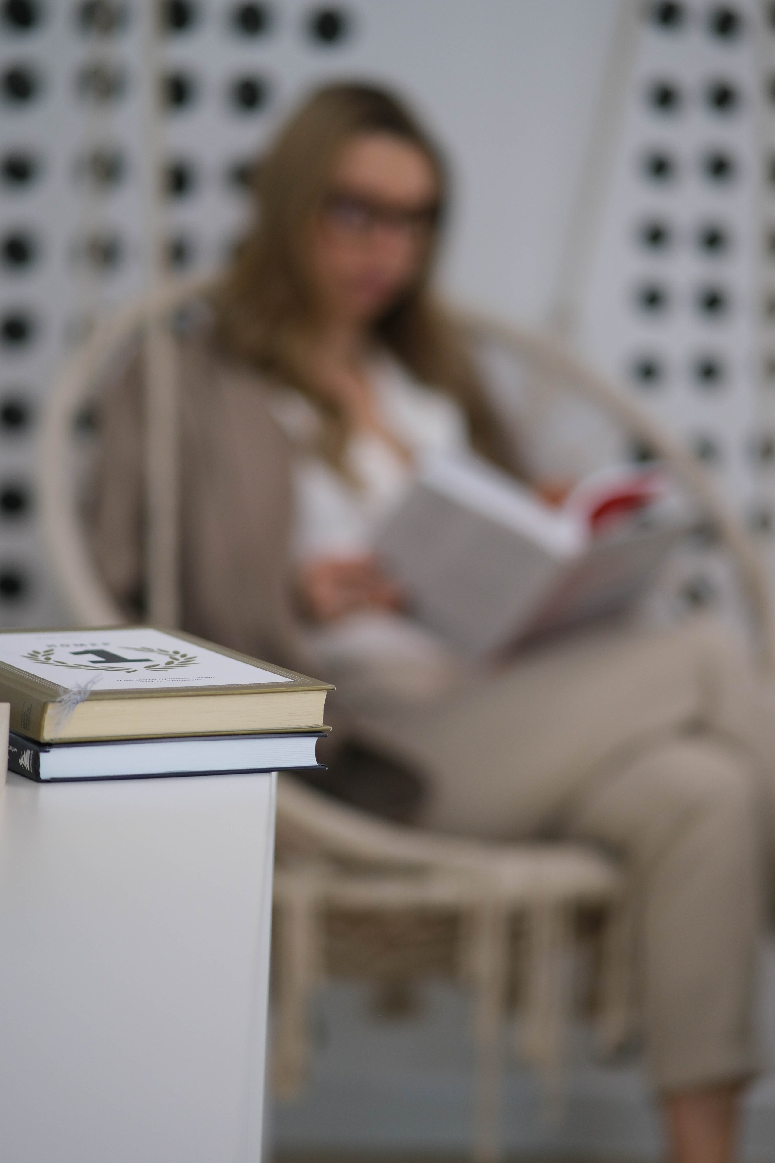 Съемка на визитки сотрудников агенства недвижимости + лайф фото. Главная