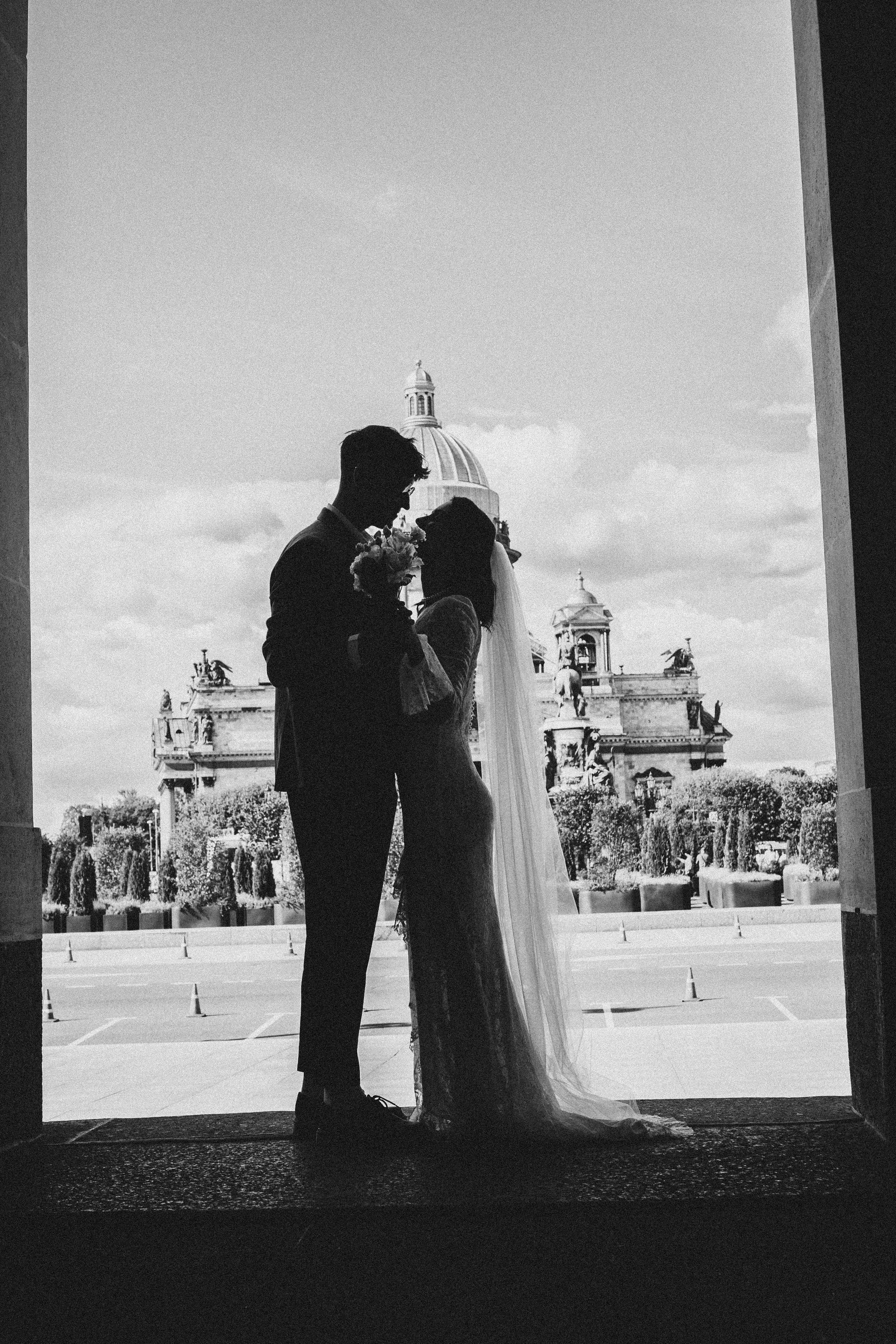СВАДЕБНАЯ ПРОГУЛКА ВОЗЕ ИСАИКЕВСКОГО СОБОРА АСТОРИИ И ЗАКОНОДАЛЕТНОГО СОБРАНИЯ. Профессиональный фотограф, Санкт-Петербург — Виктория Богомолова