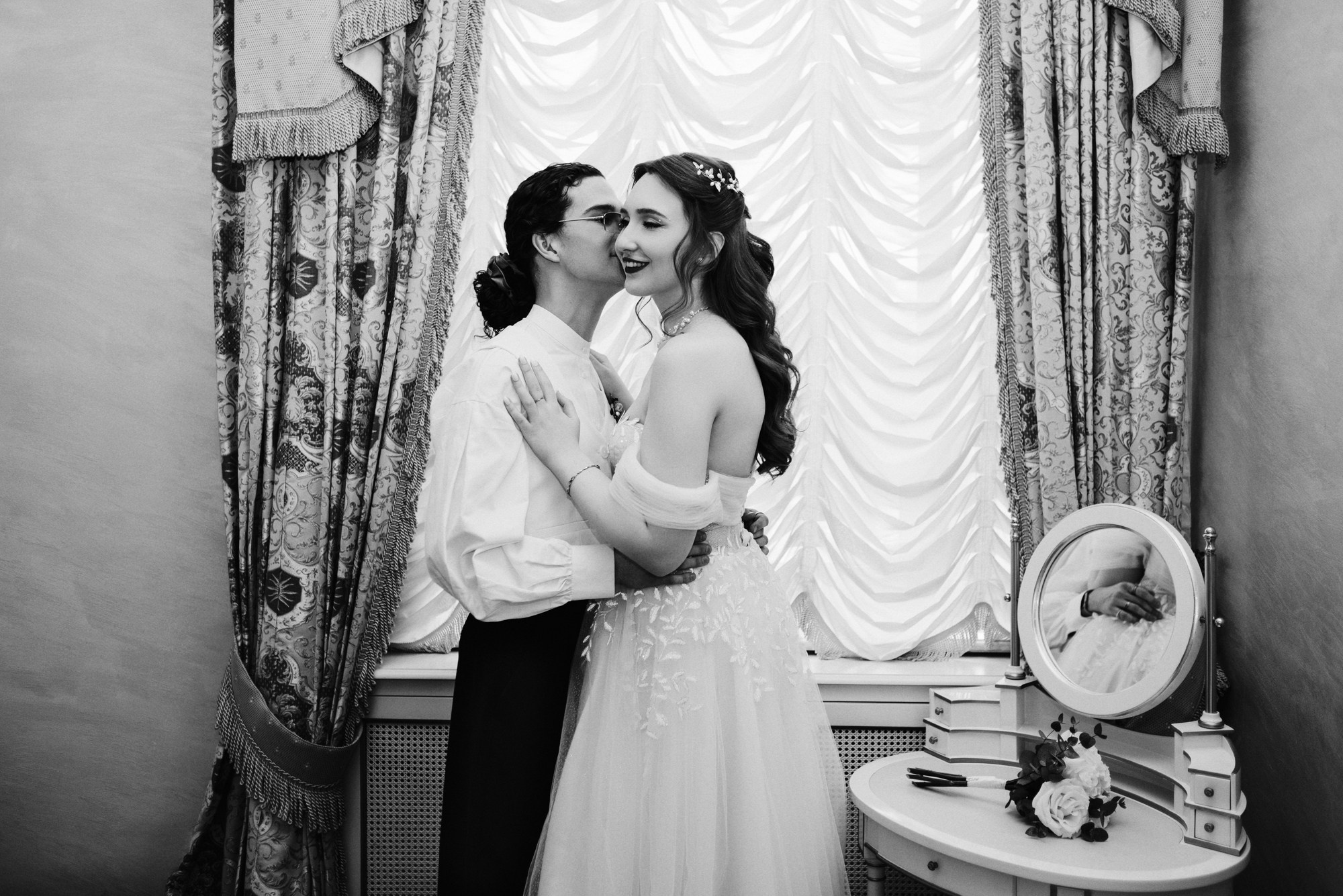 Свадебная фотосессия в Тюмени: ЗАГС, Мост Влюбленных и Монастырь | Фотограф Дарья Мустафина. Портретный фотограф Тюмень Дарья Мустафина