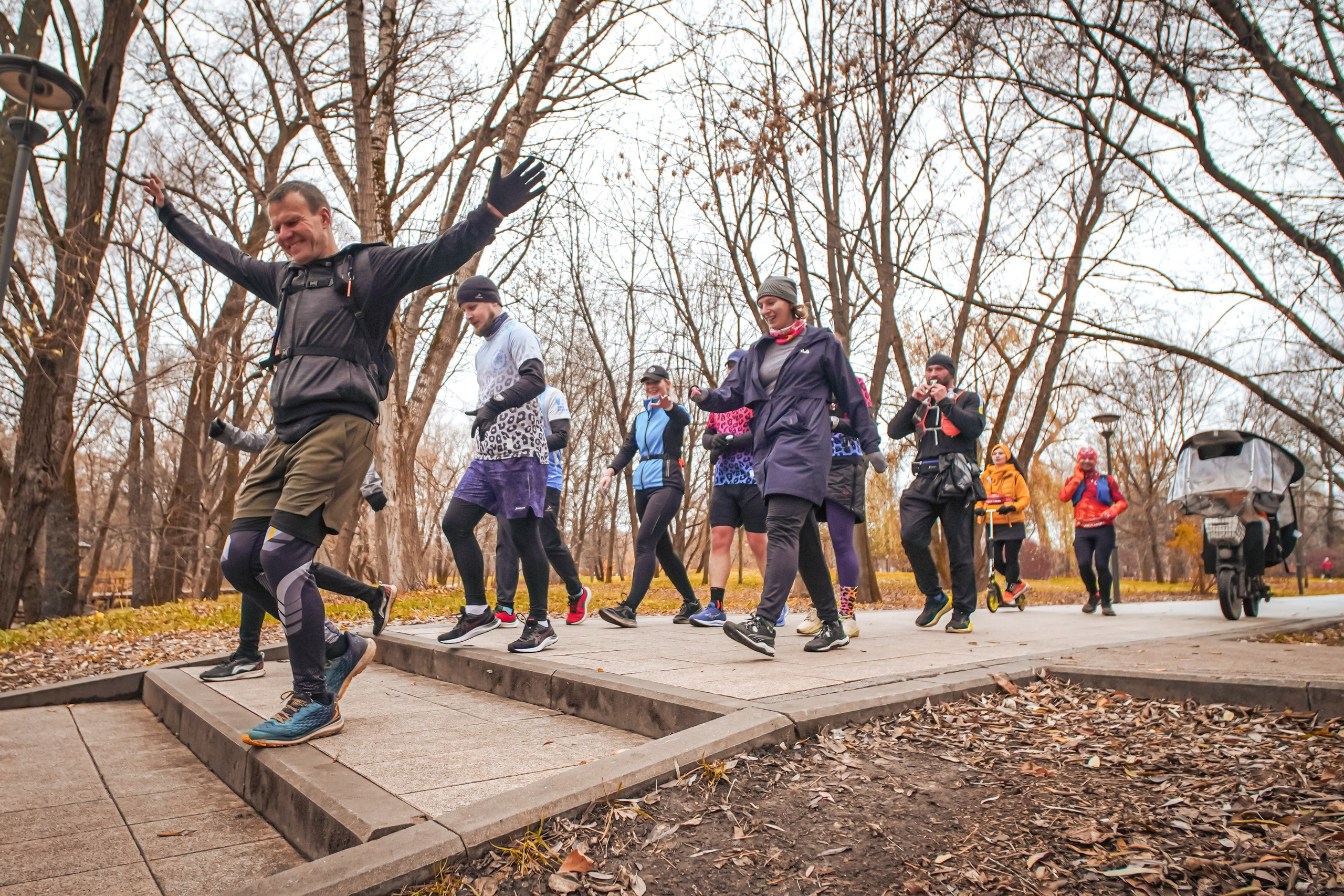 #марафонудома #яuzarun 2024 2-я петля, группа 6:30. Роман Капилюшов. Бег. Фото. Видео. г. Люберцы