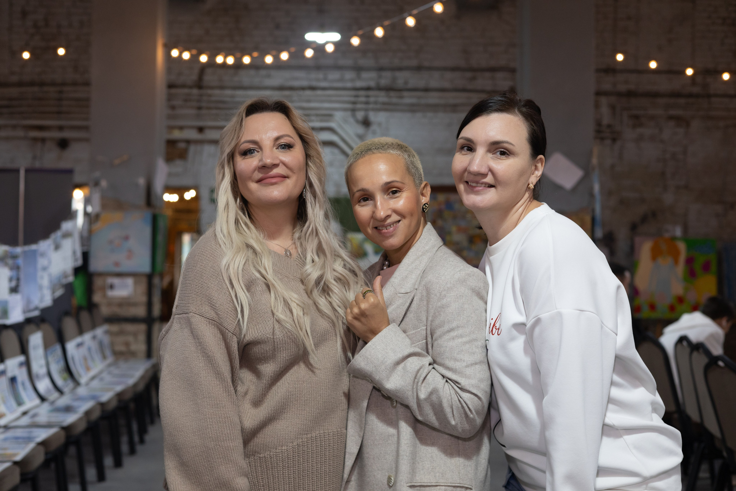 Выставка «АНГЕЛЫ МИРА». Фотограф Красноярск съемки лавстори, фотосессия в студии, портретная съемка, творческие фотосессии